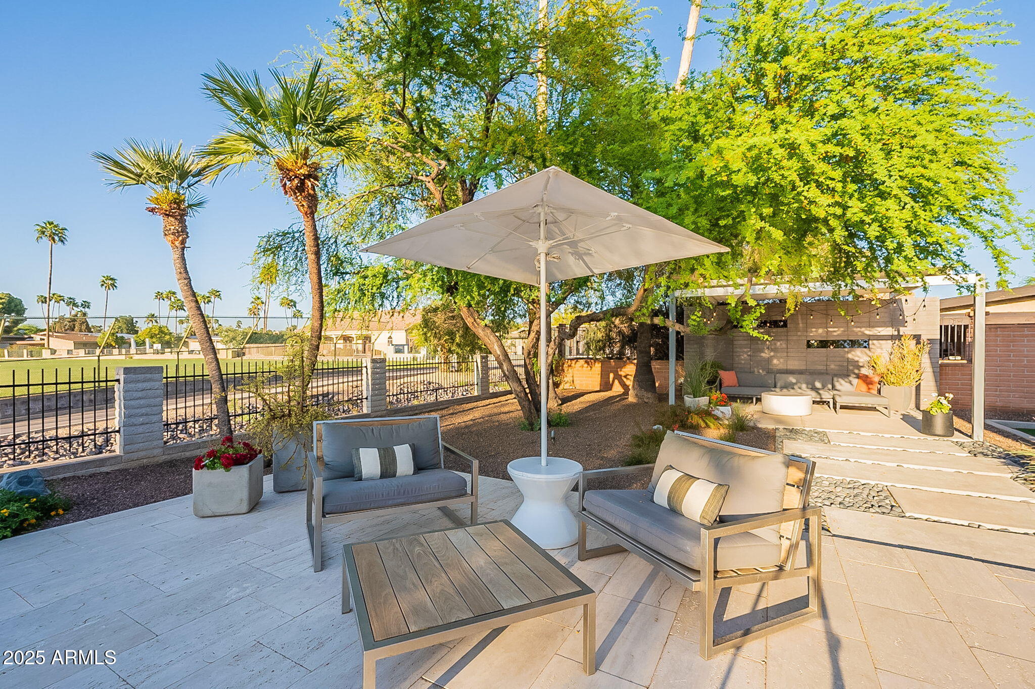 20 W Canterbury Lane