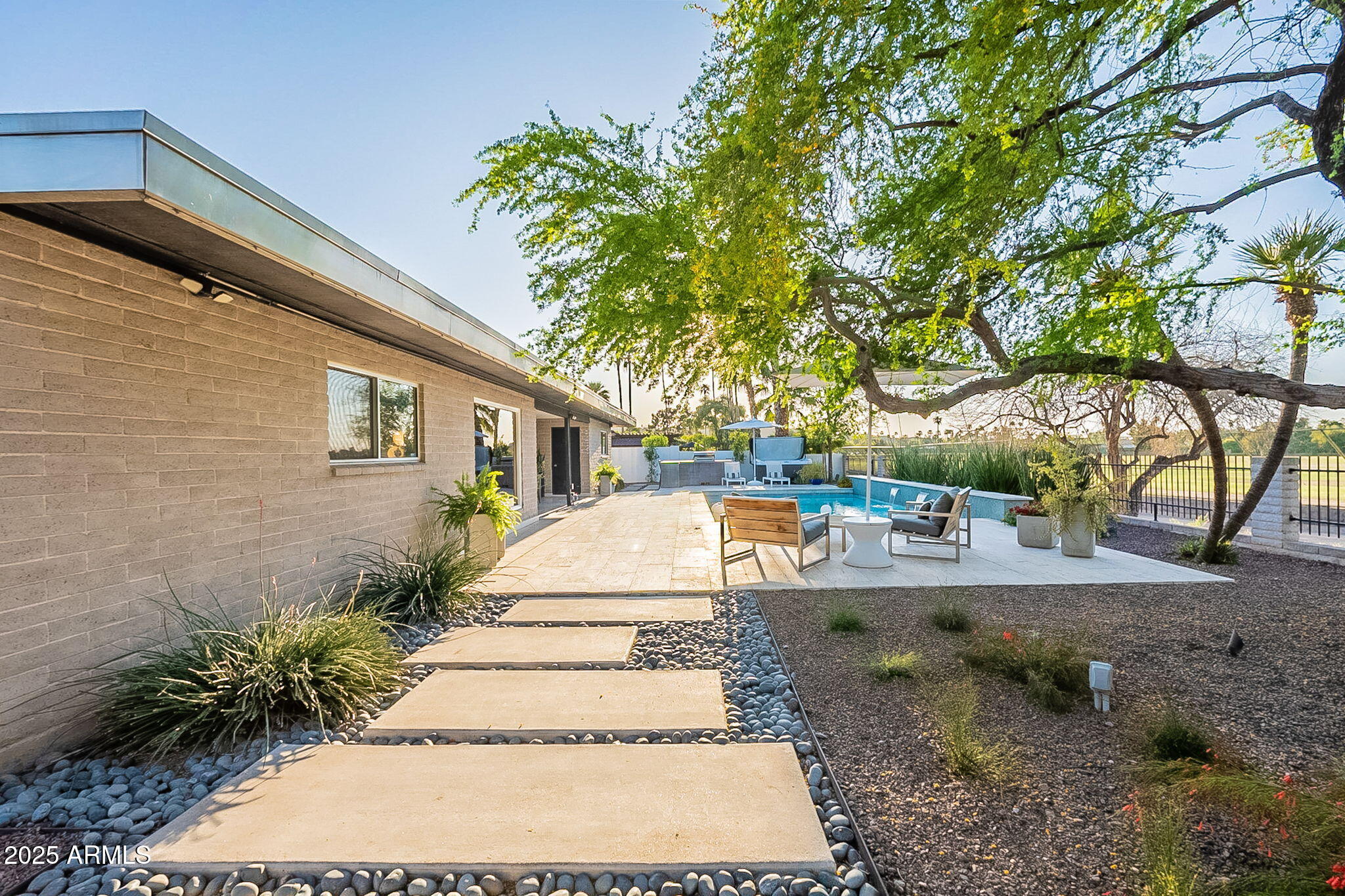 20 W Canterbury Lane