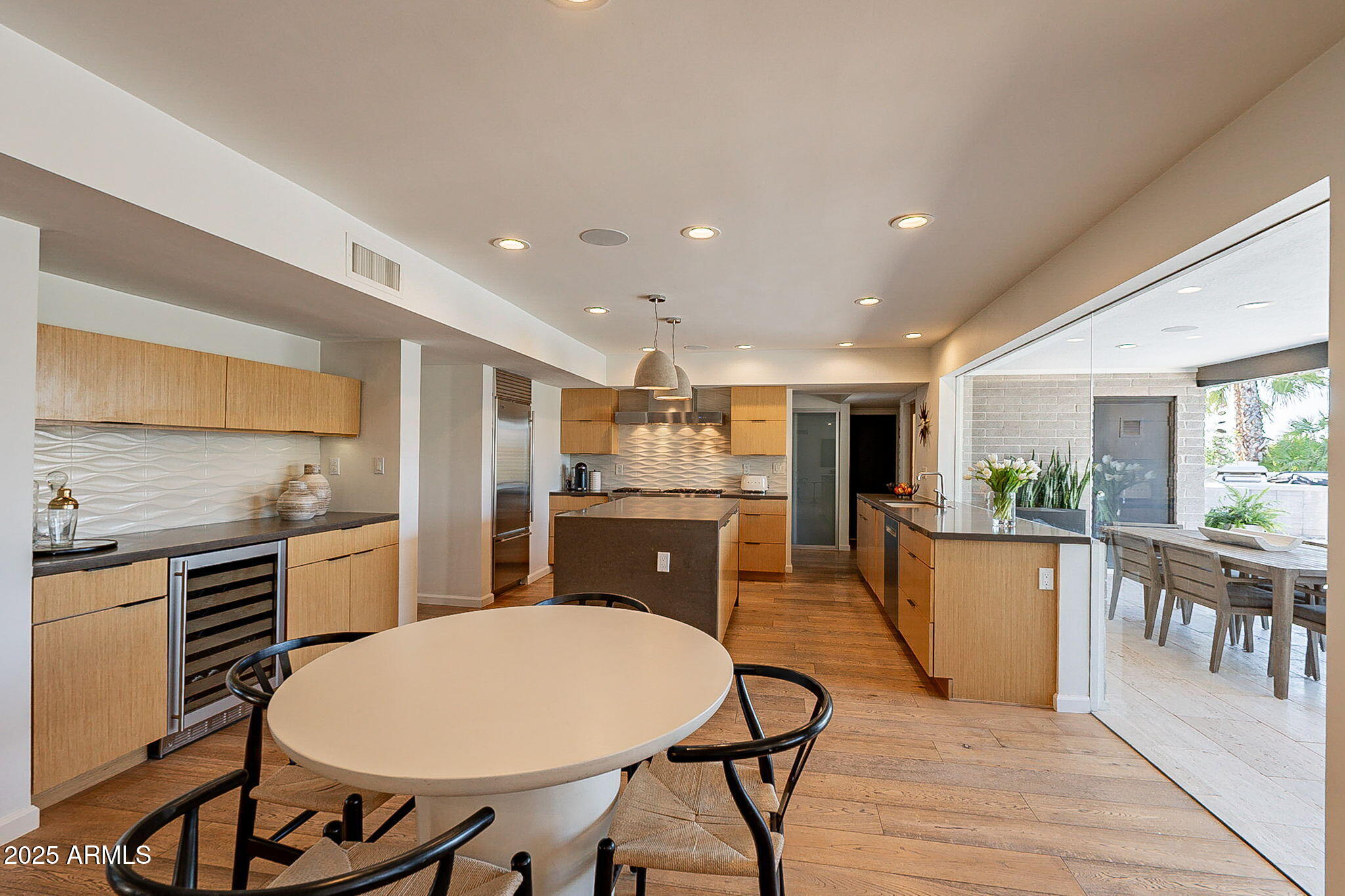 20 W Canterbury Lane