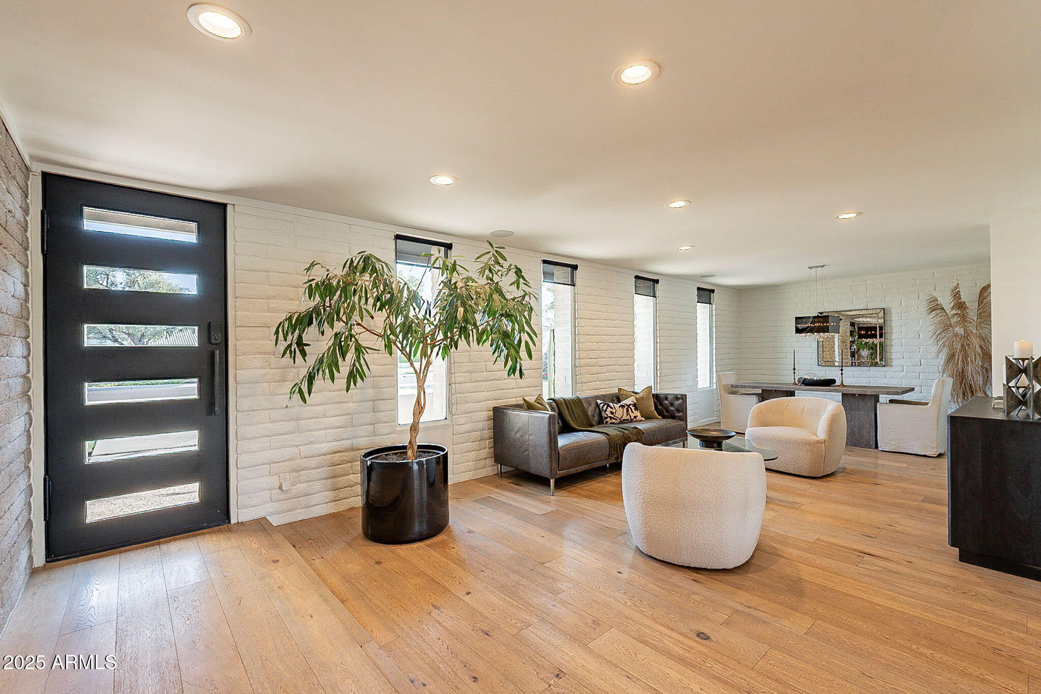 20 W Canterbury Lane