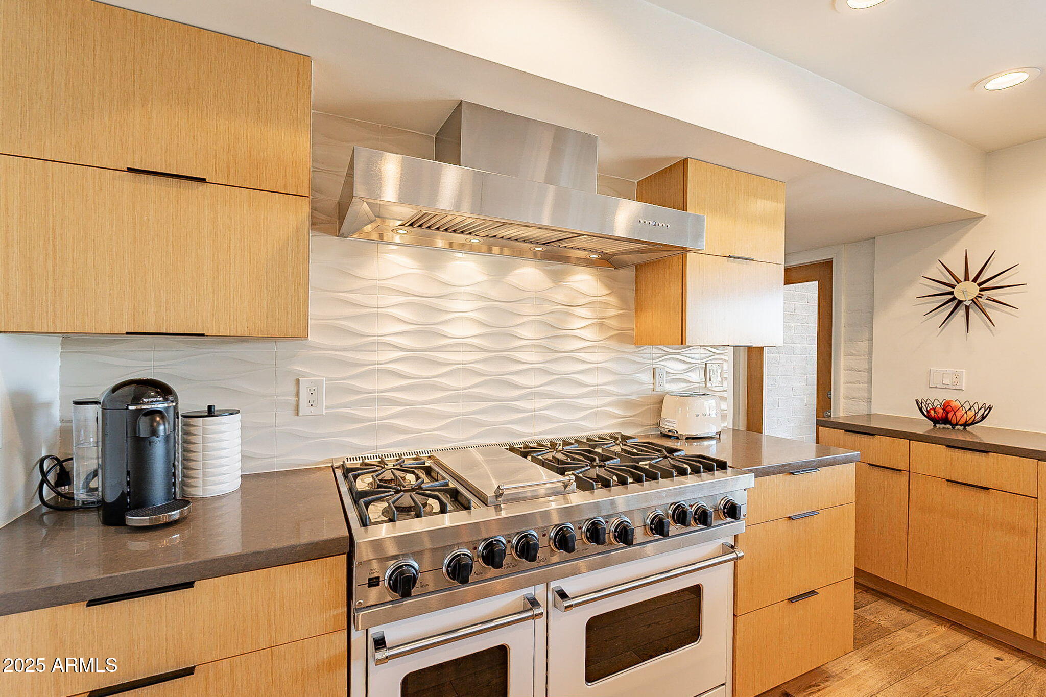 20 W Canterbury Lane