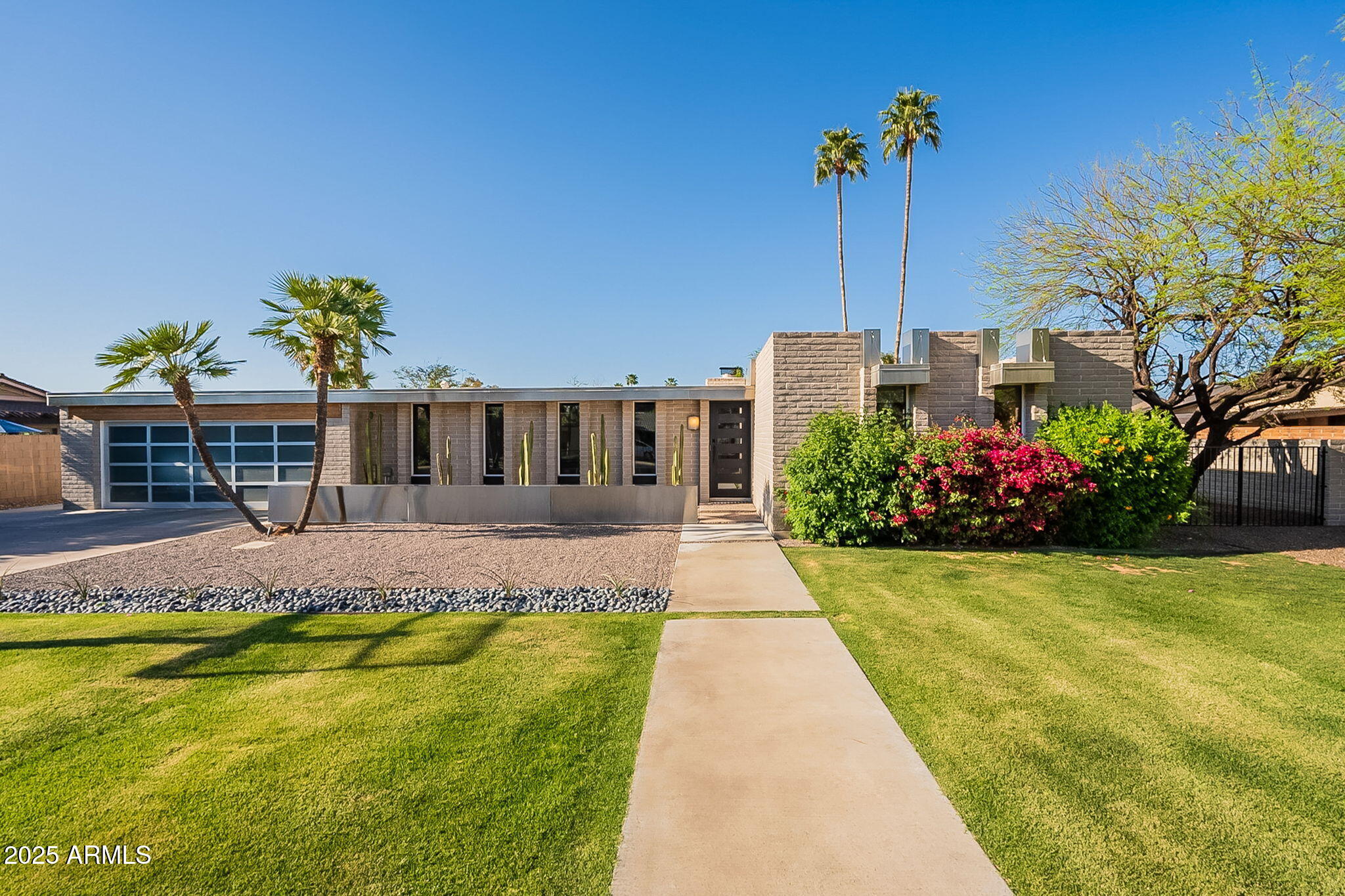 20 W Canterbury Lane