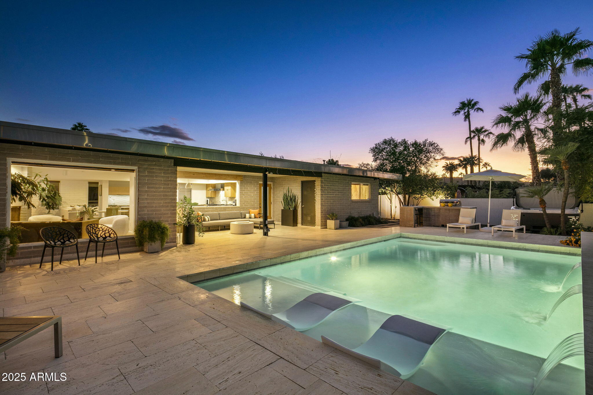 20 W Canterbury Lane