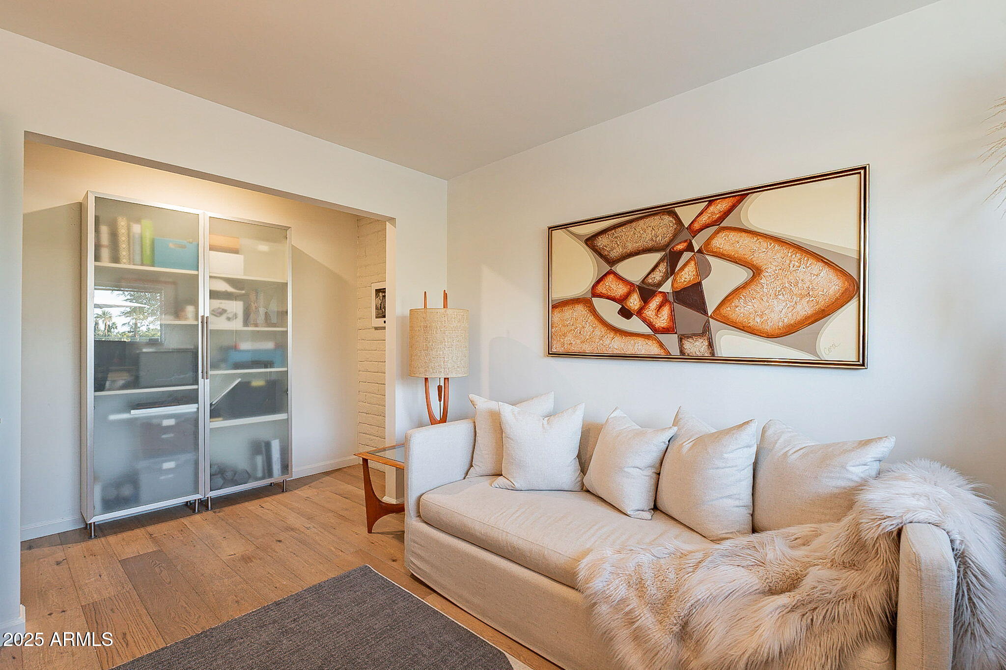 20 W Canterbury Lane