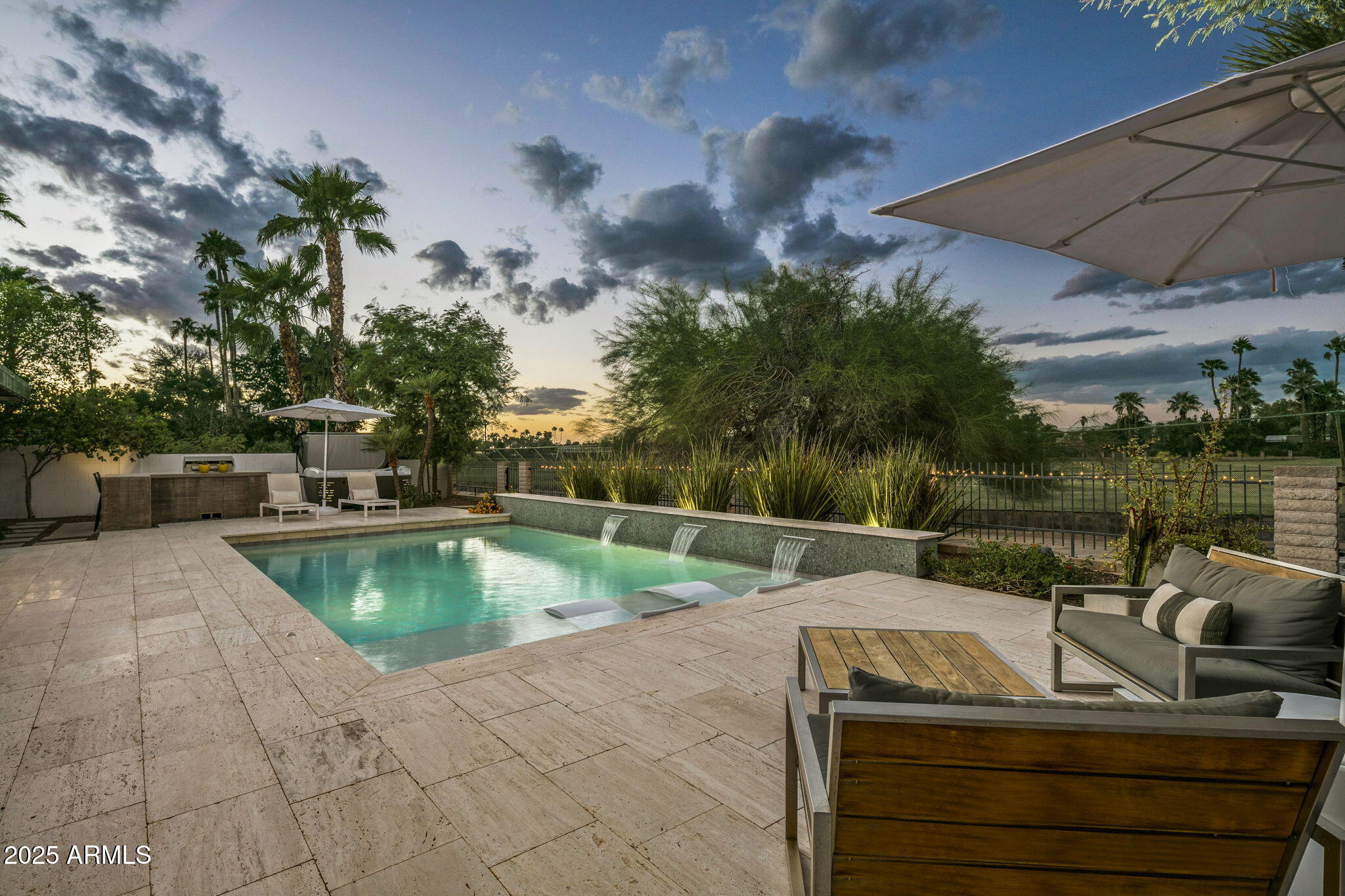 20 W Canterbury Lane