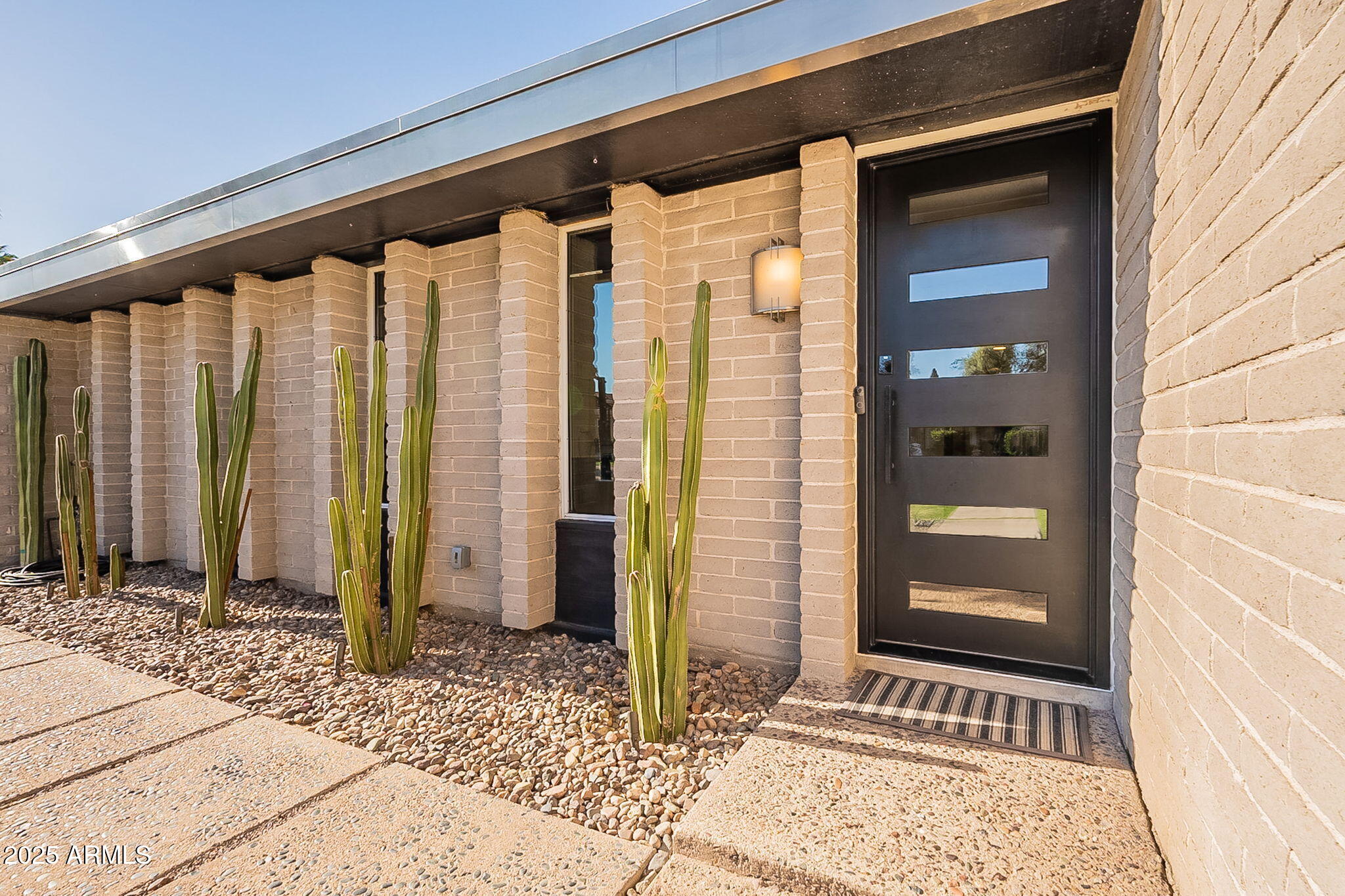 20 W Canterbury Lane