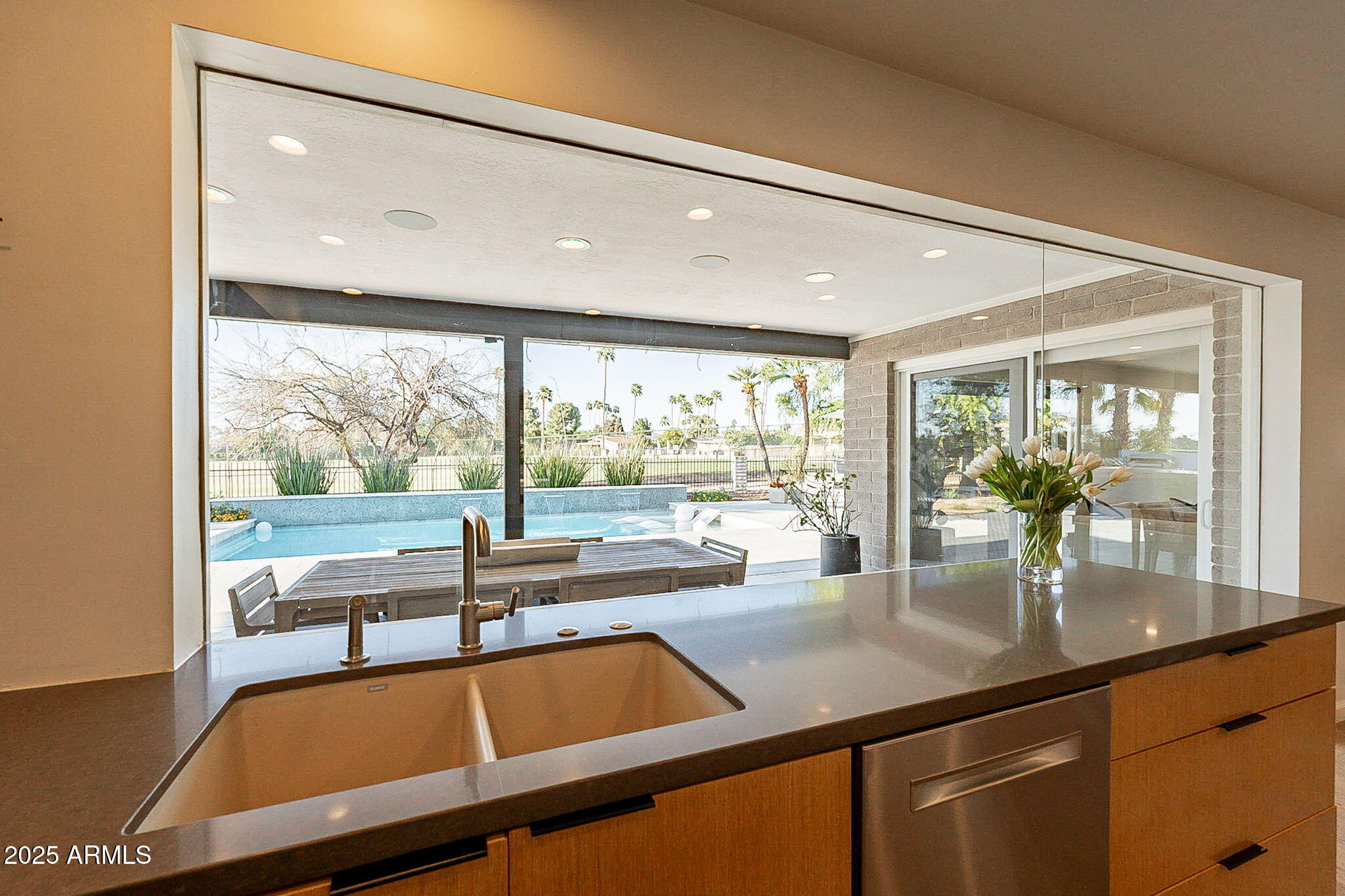 20 W Canterbury Lane