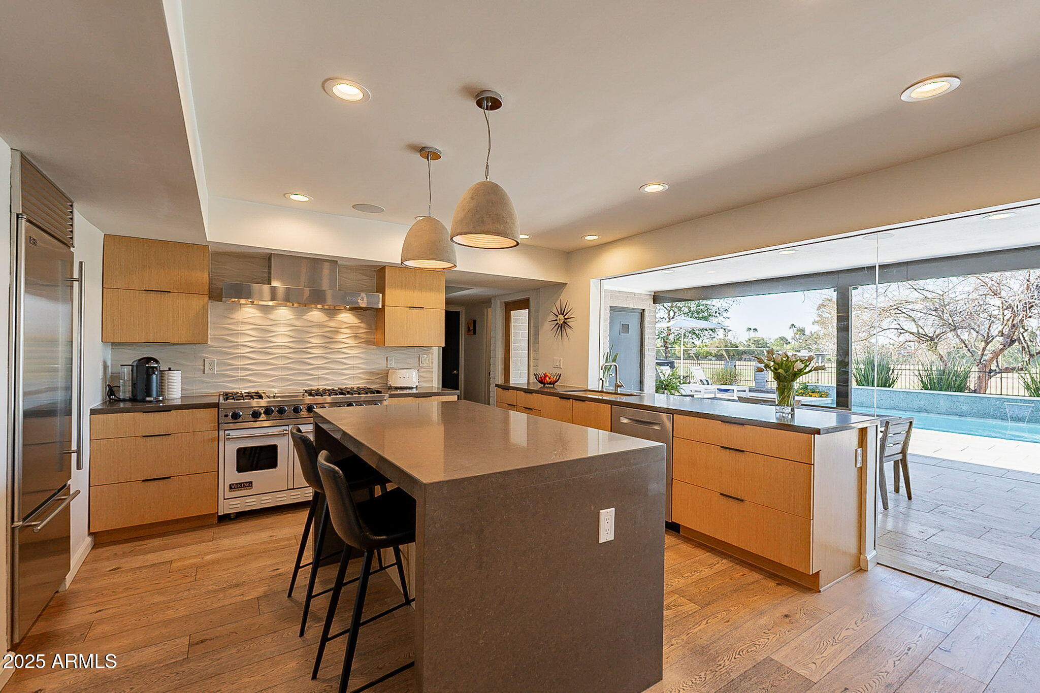 20 W Canterbury Lane