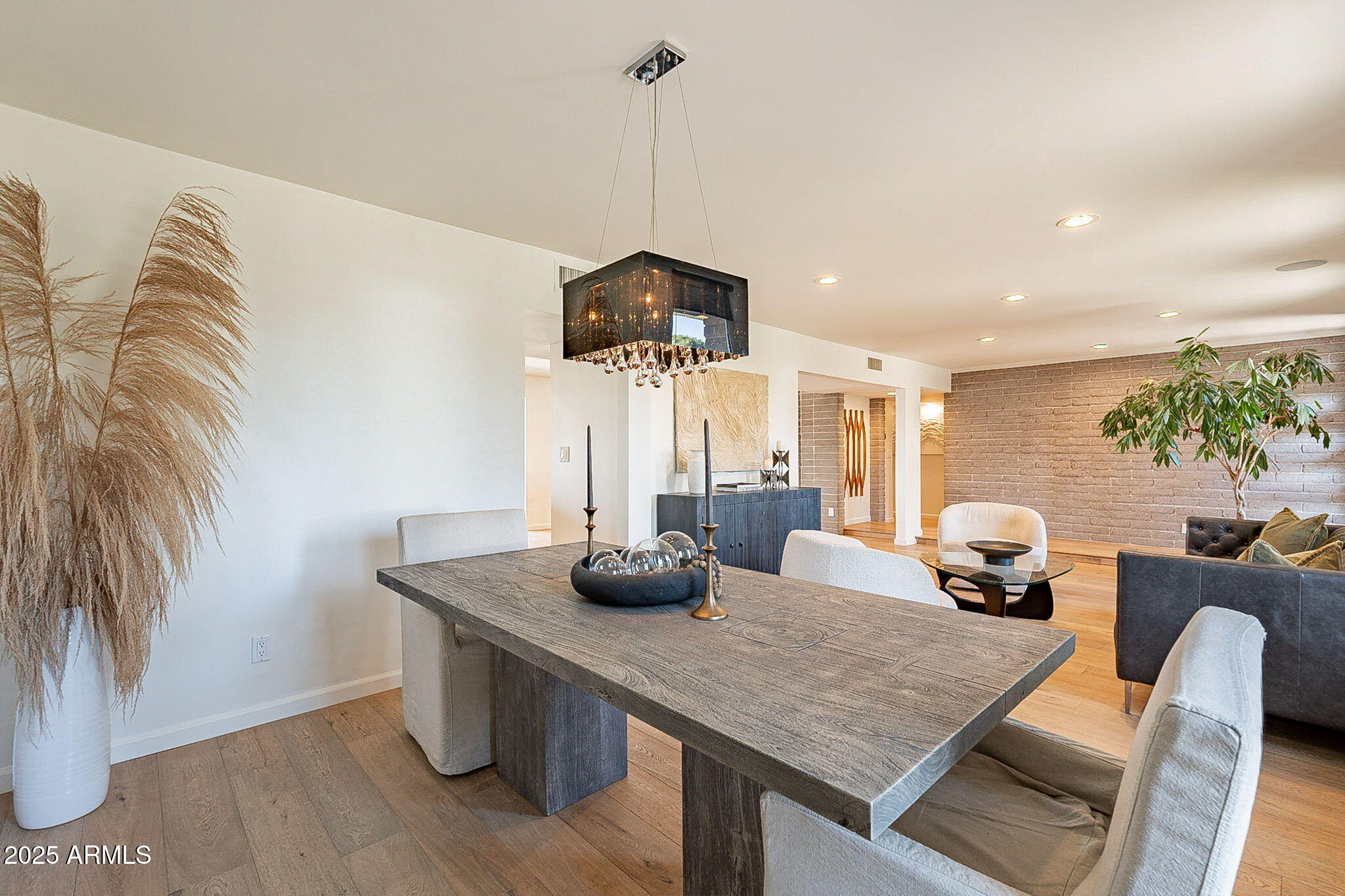 20 W Canterbury Lane