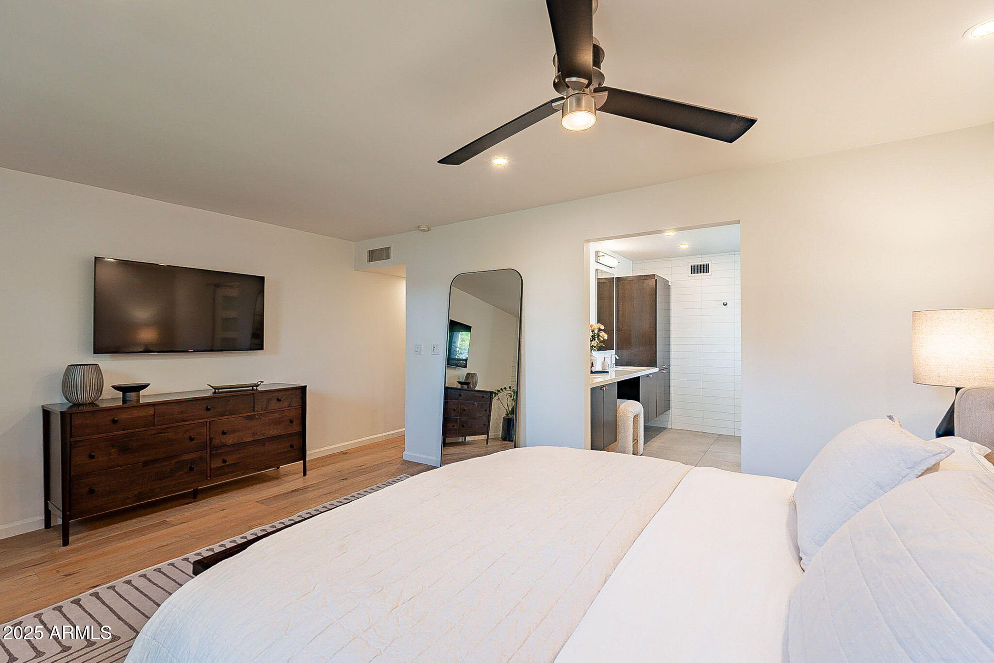 20 W Canterbury Lane