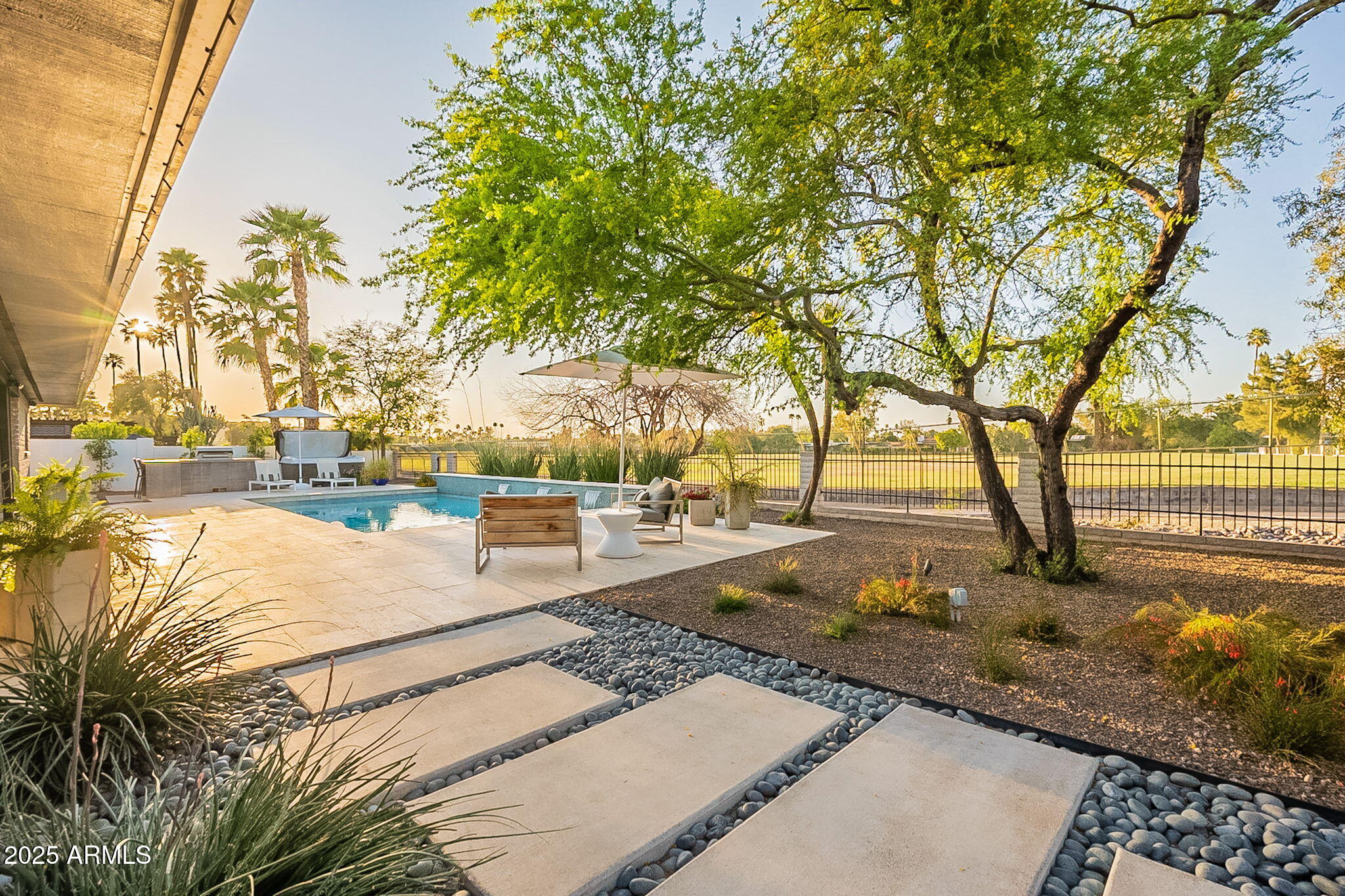 20 W Canterbury Lane