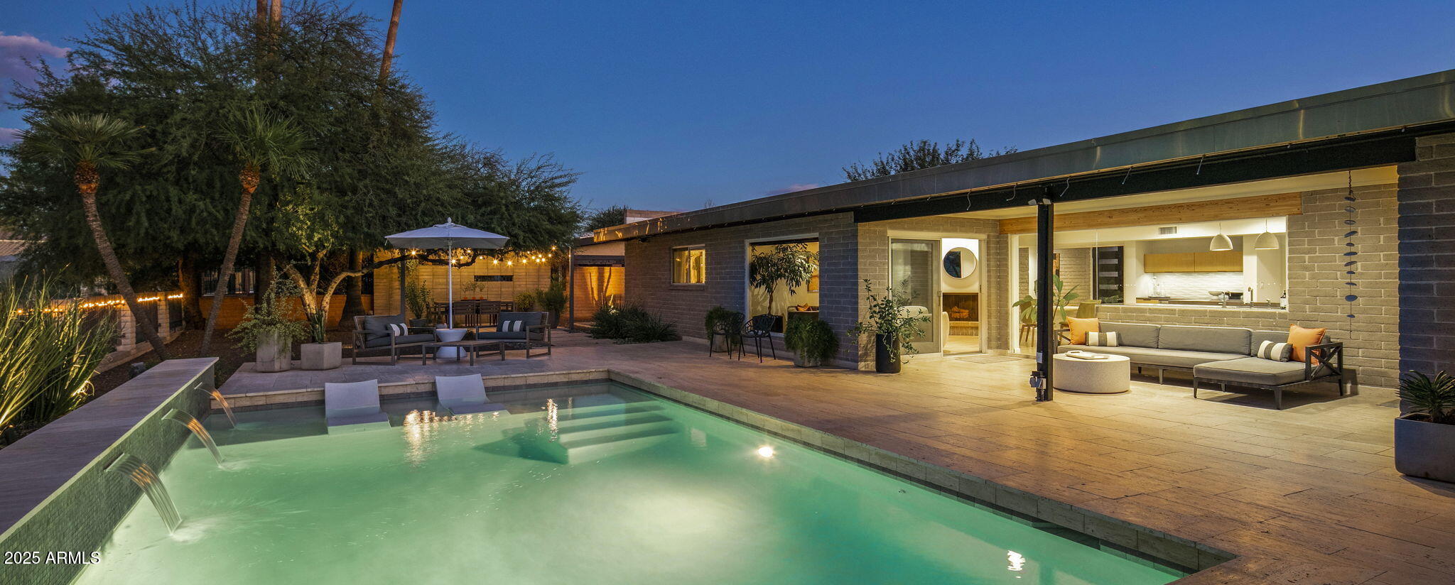 20 W Canterbury Lane