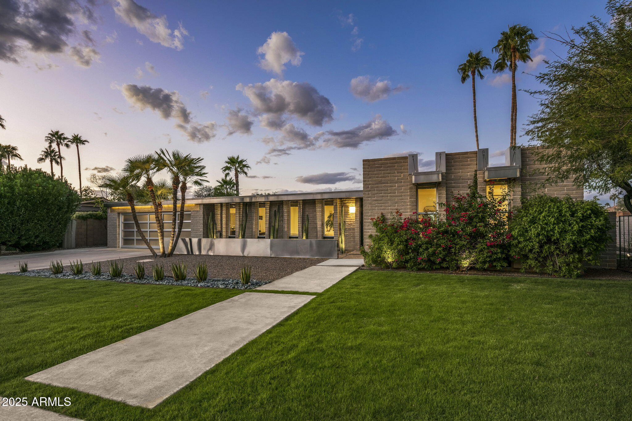 20 W Canterbury Lane