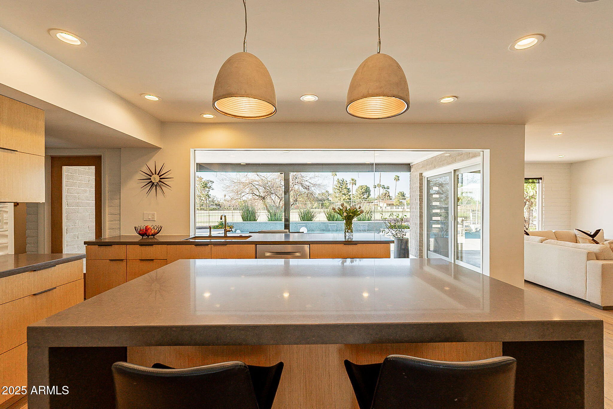 20 W Canterbury Lane