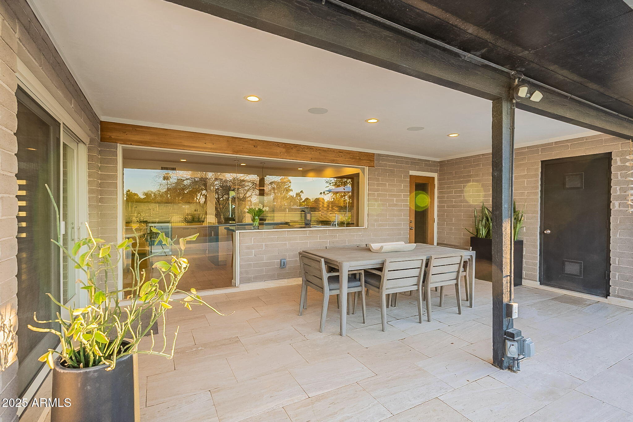 20 W Canterbury Lane