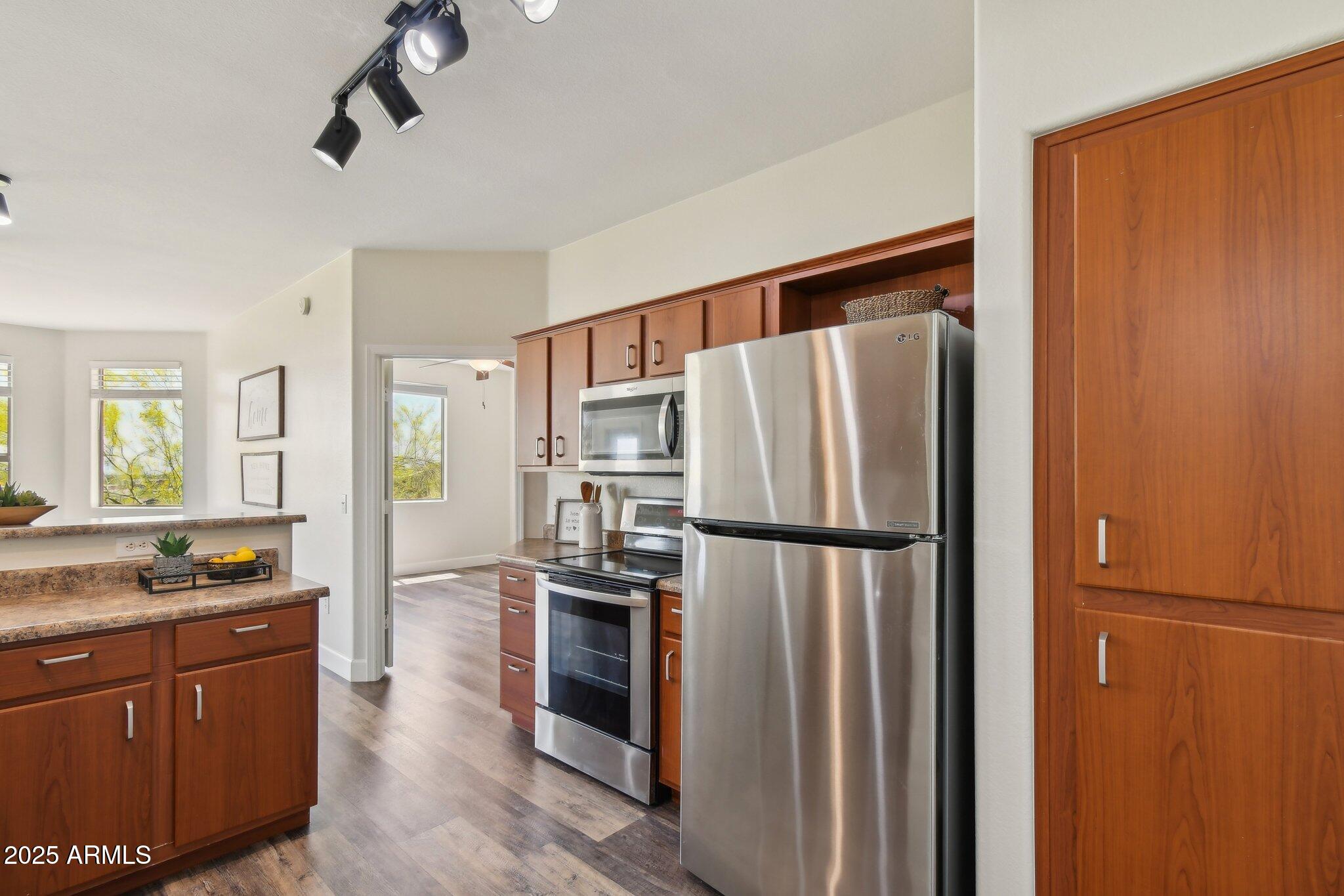 9820 N Central Avenue, 234