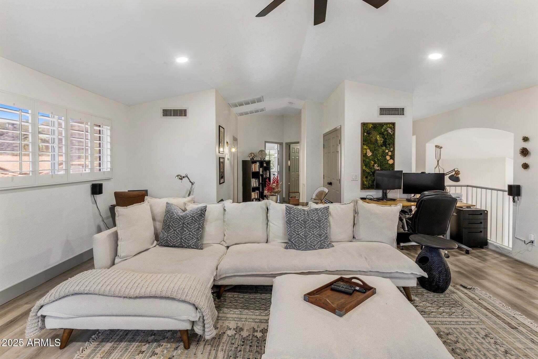 1633 W ACOMA Drive