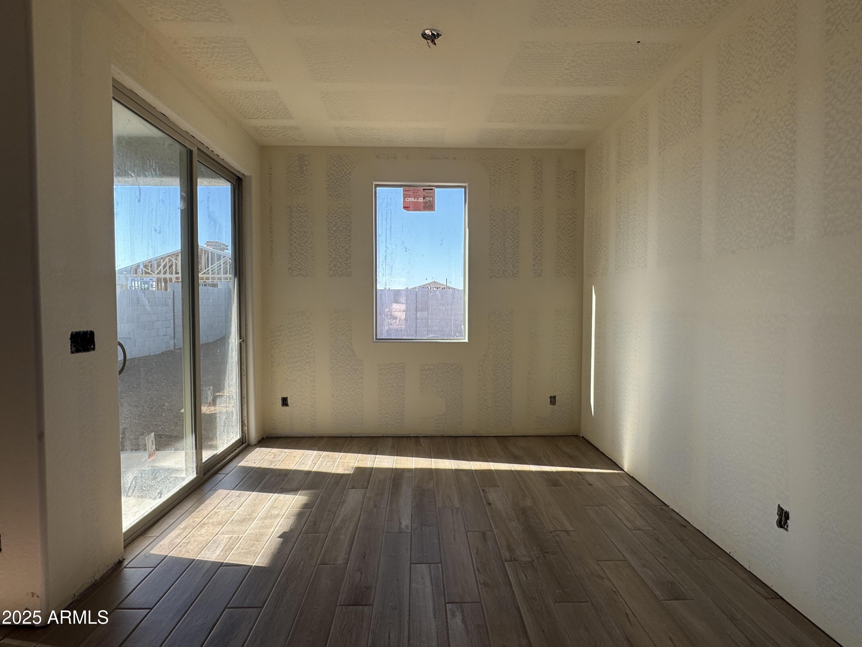 15792 W BERYL Avenue