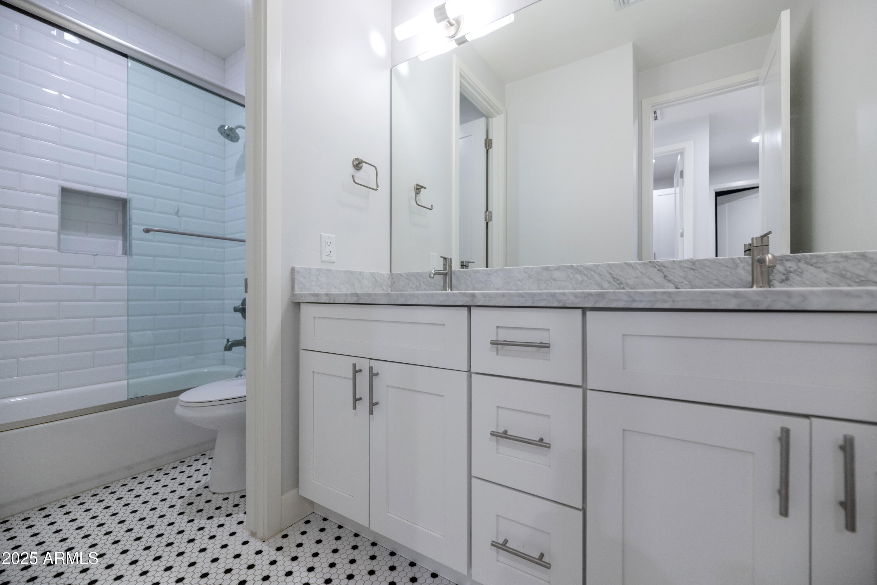 3720 N 40TH Place