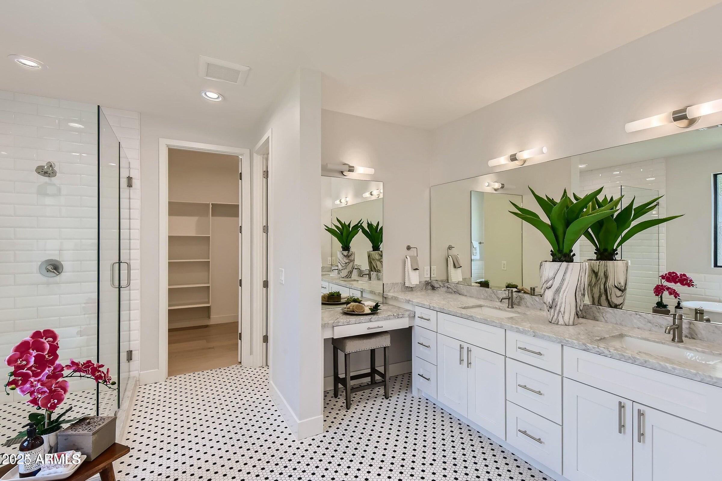 3720 N 40TH Place