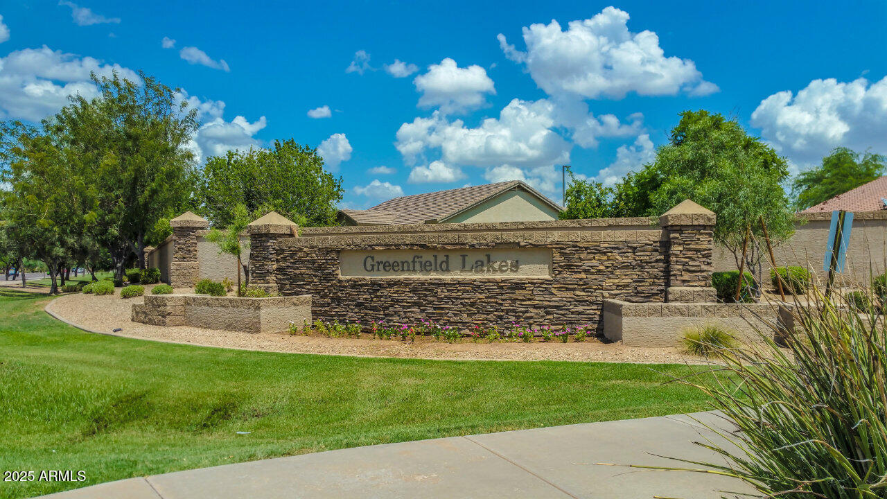 2503 E CAMELLIA Drive