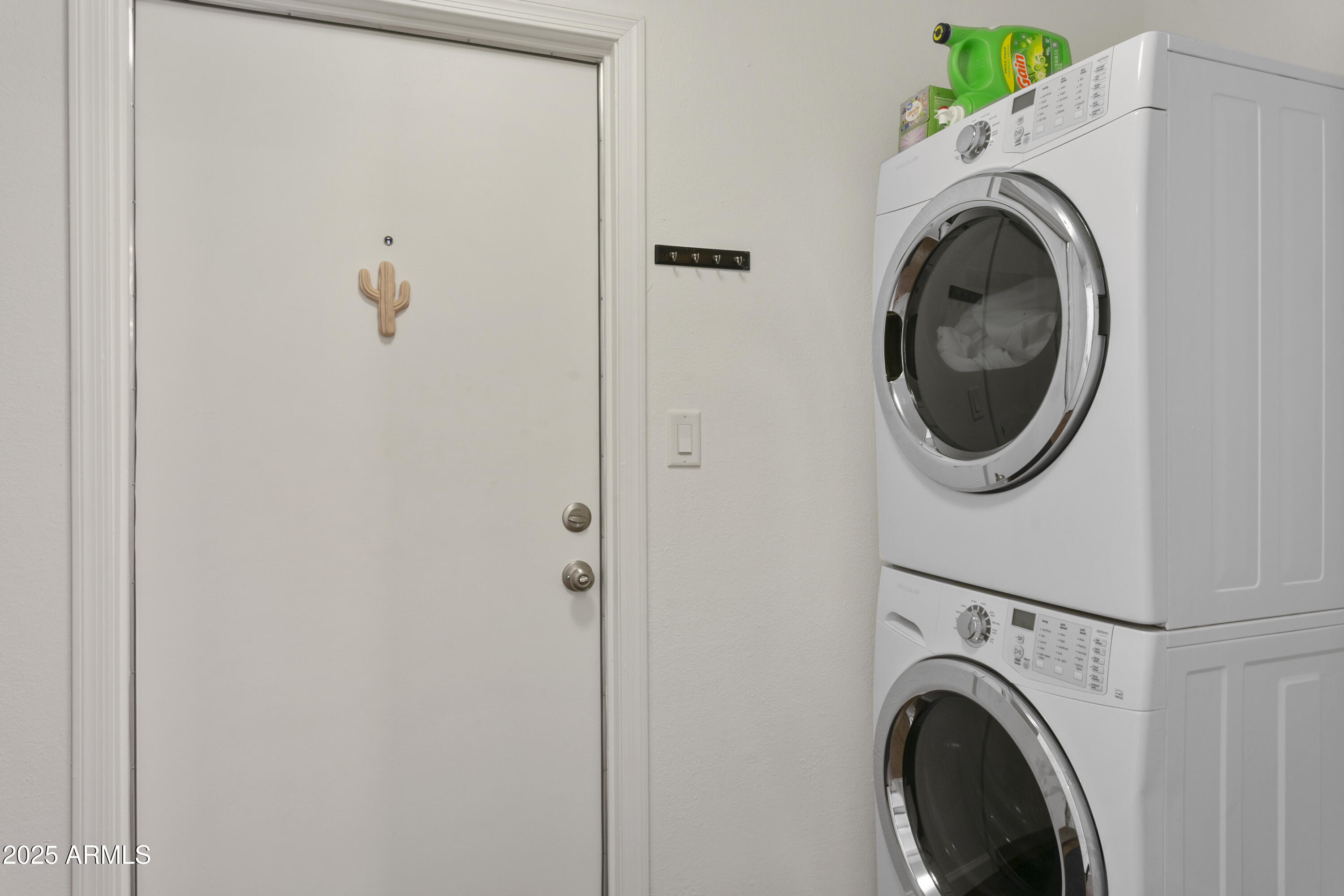 1253 N GRANITE REEF Road