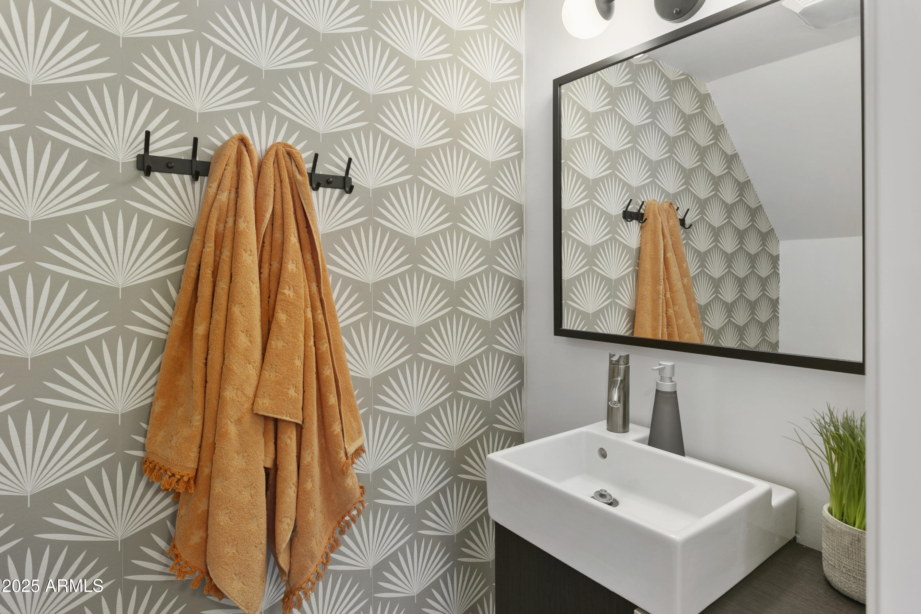 1253 N GRANITE REEF Road