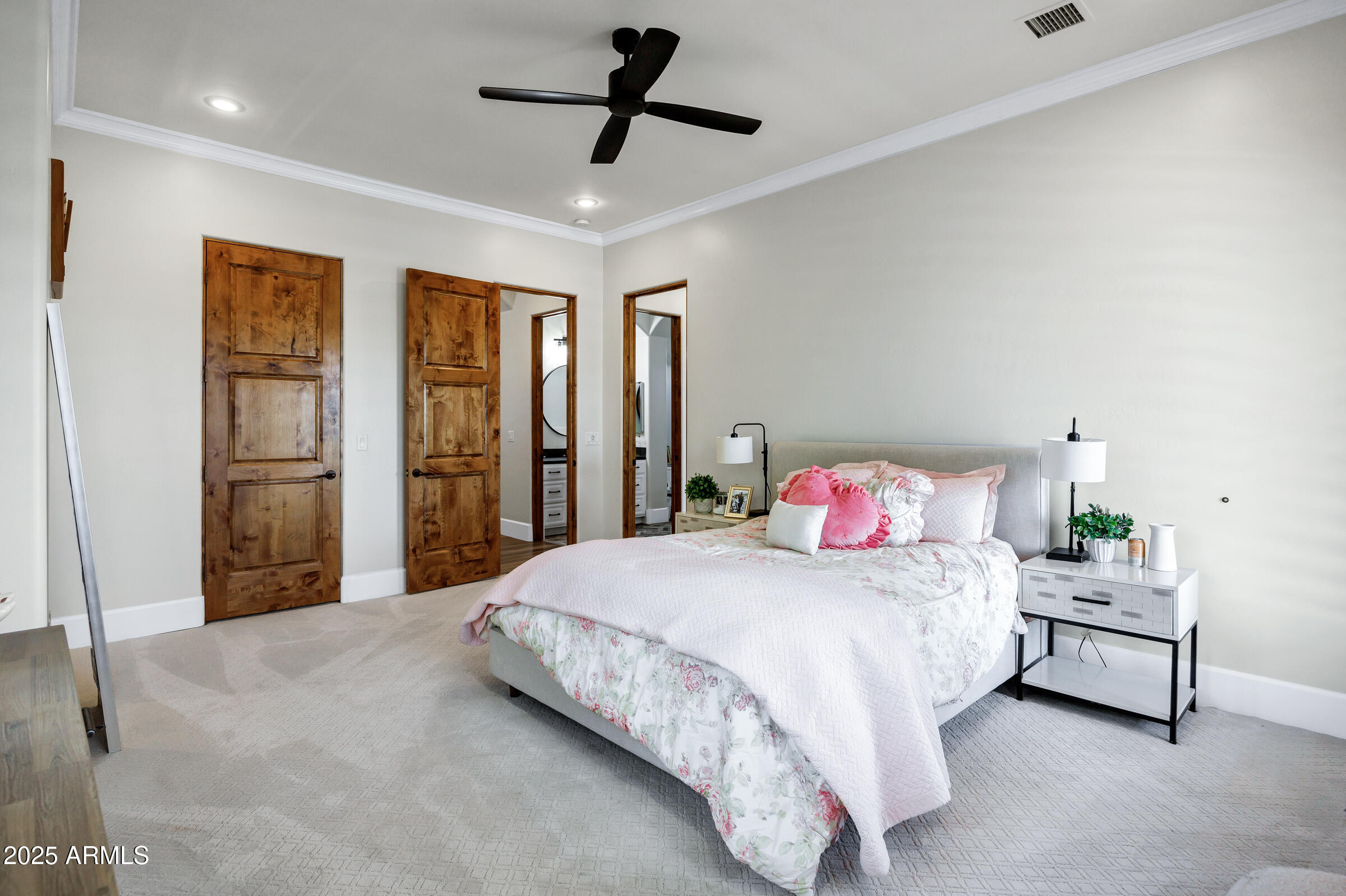 2527 E BEECHNUT Court
