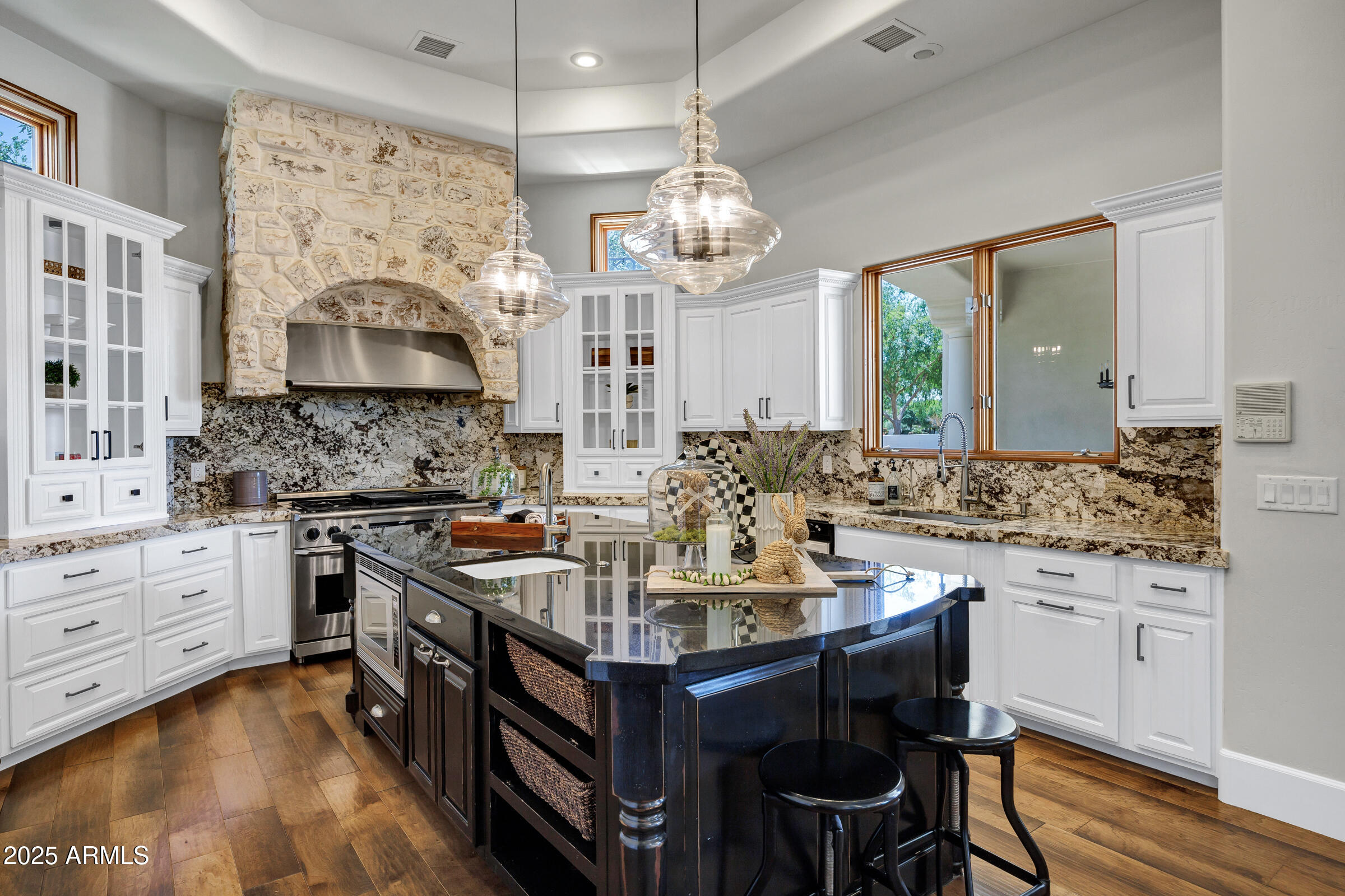 2527 E BEECHNUT Court