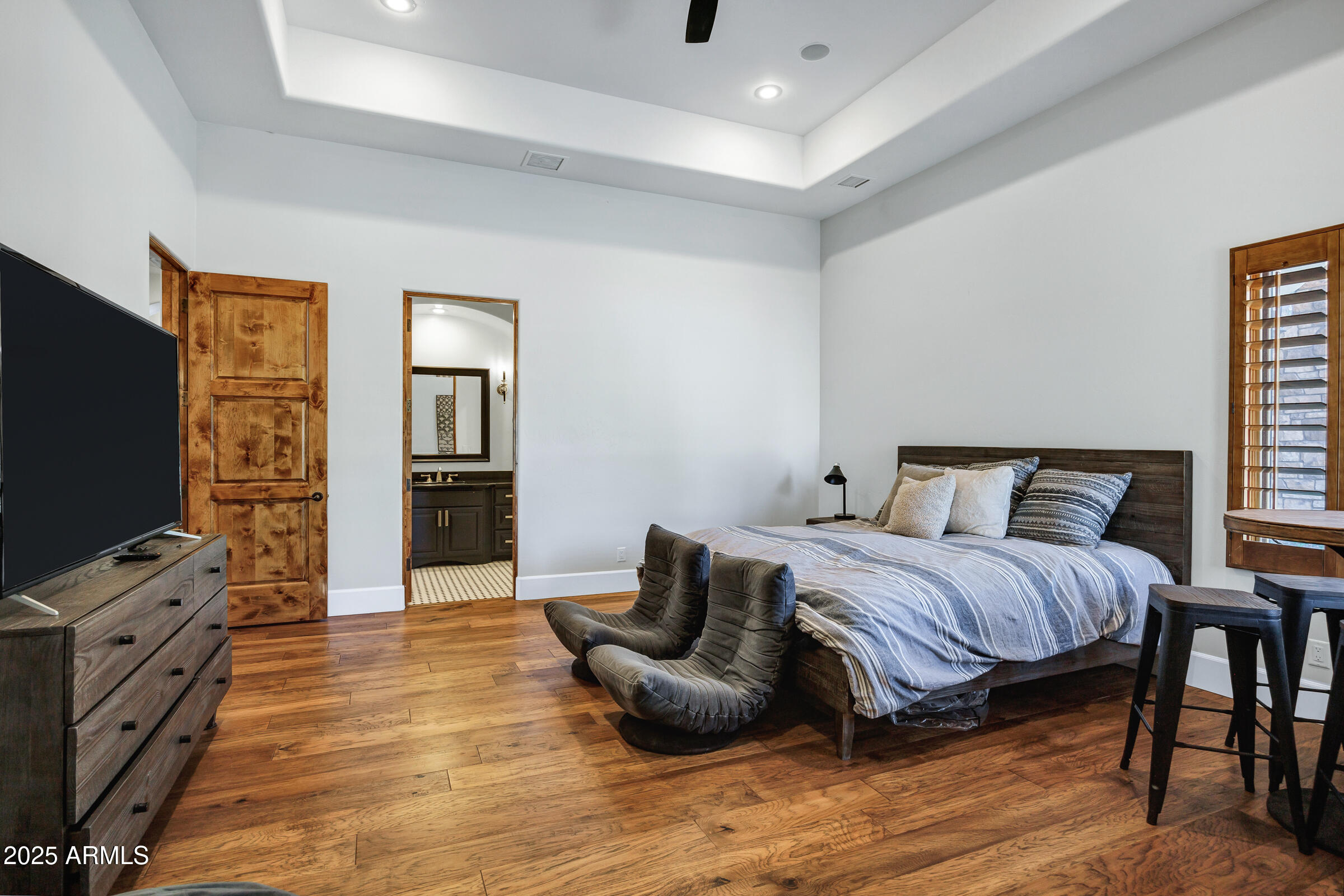 2527 E BEECHNUT Court