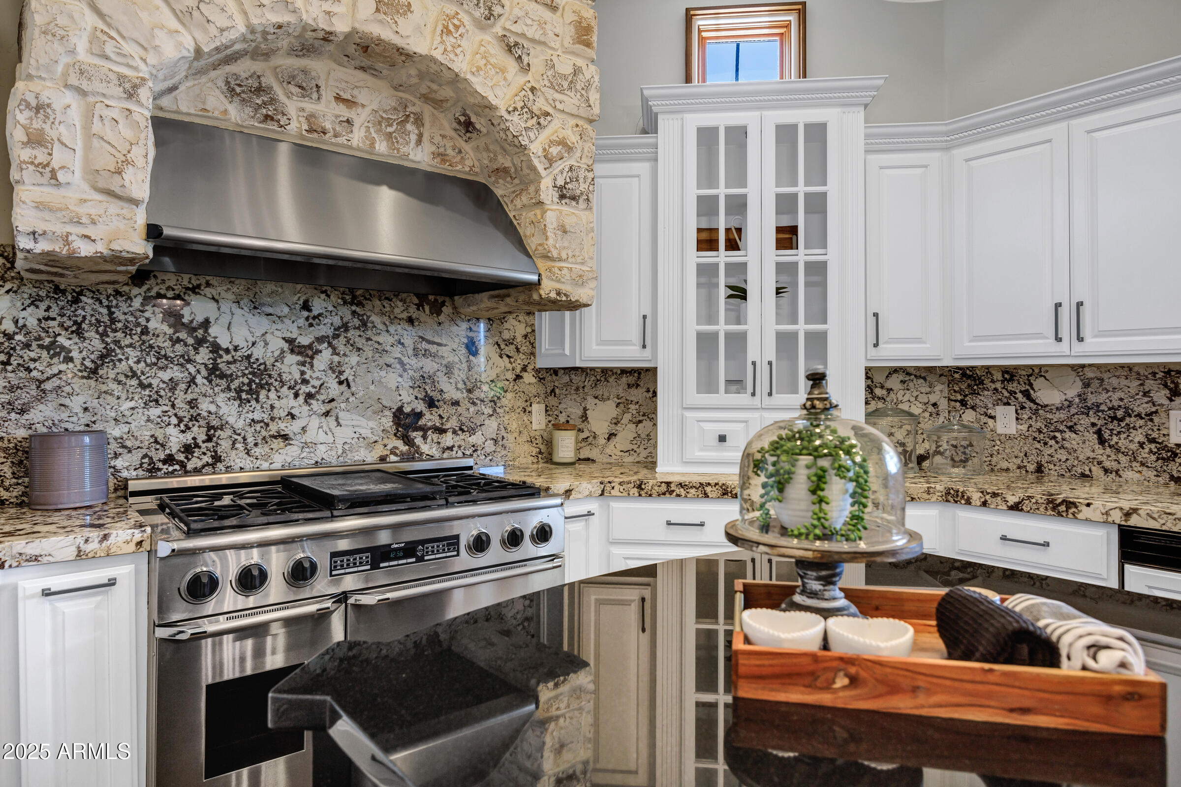2527 E BEECHNUT Court