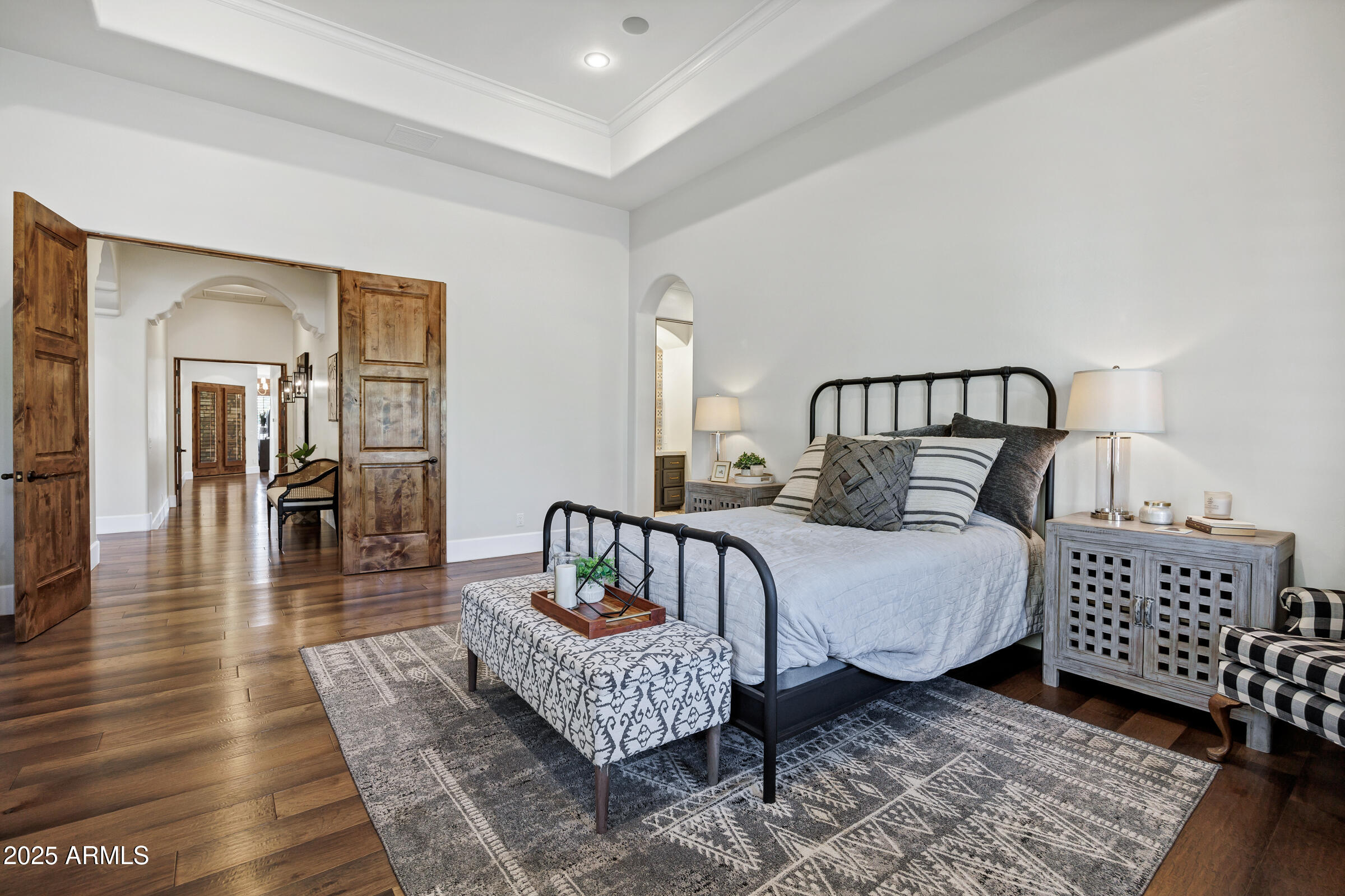 2527 E BEECHNUT Court