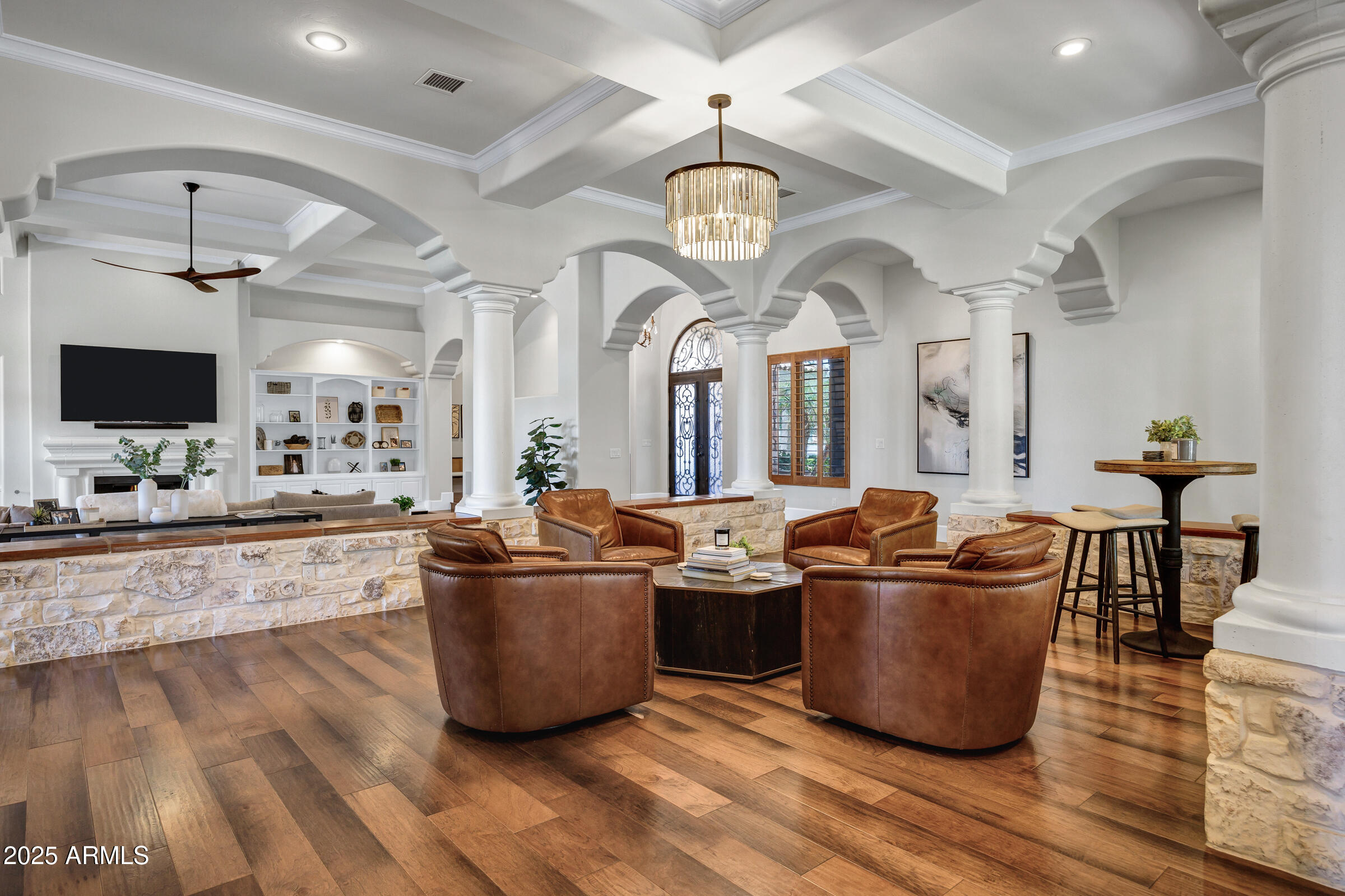 2527 E BEECHNUT Court