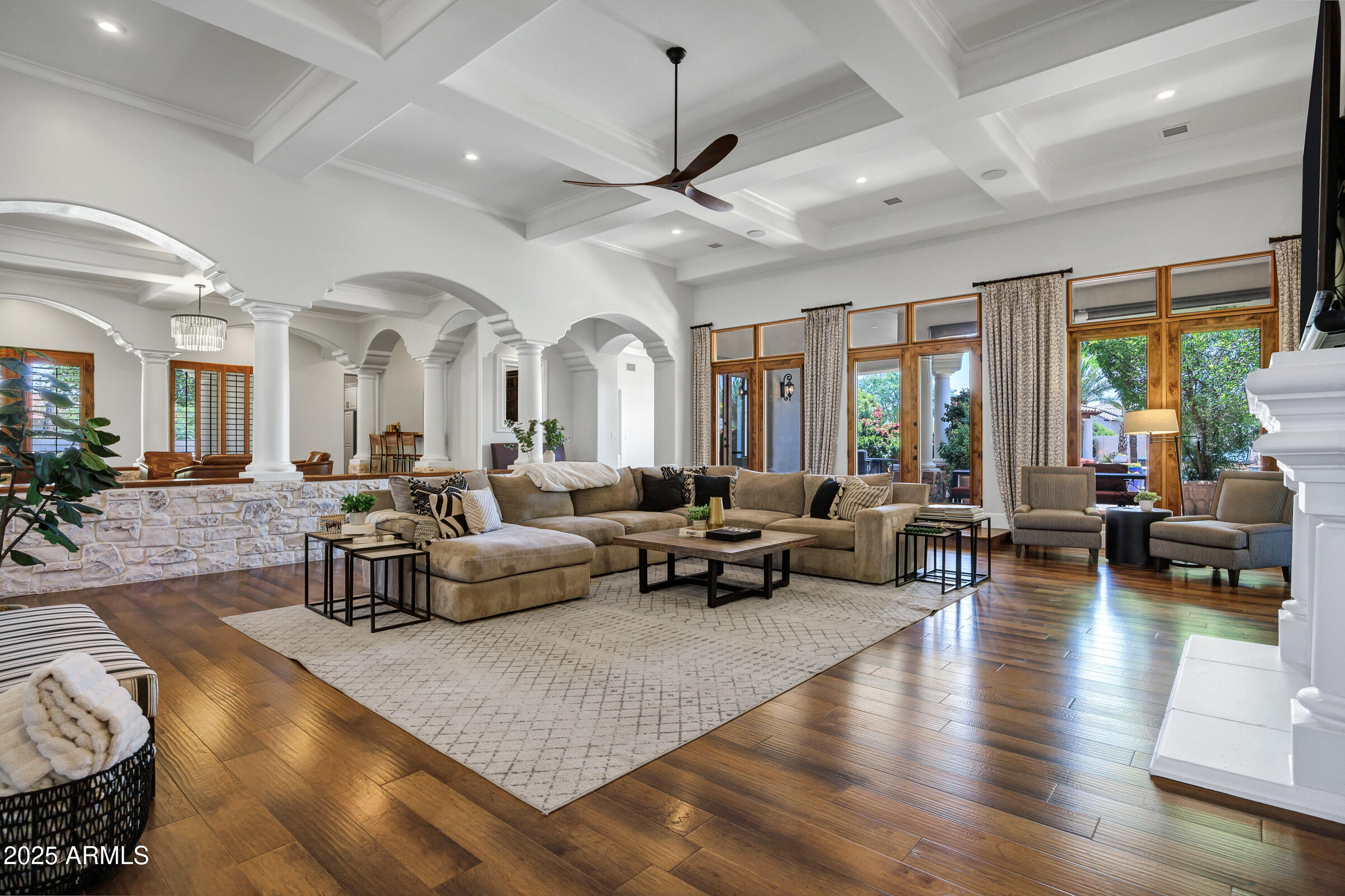 2527 E BEECHNUT Court