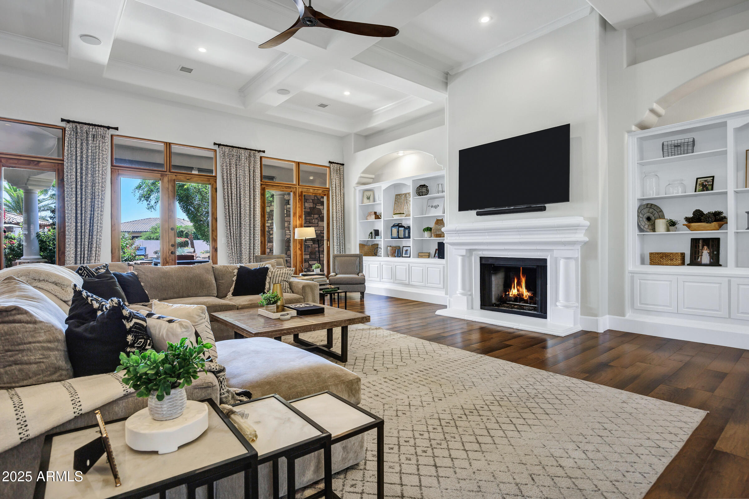 2527 E BEECHNUT Court