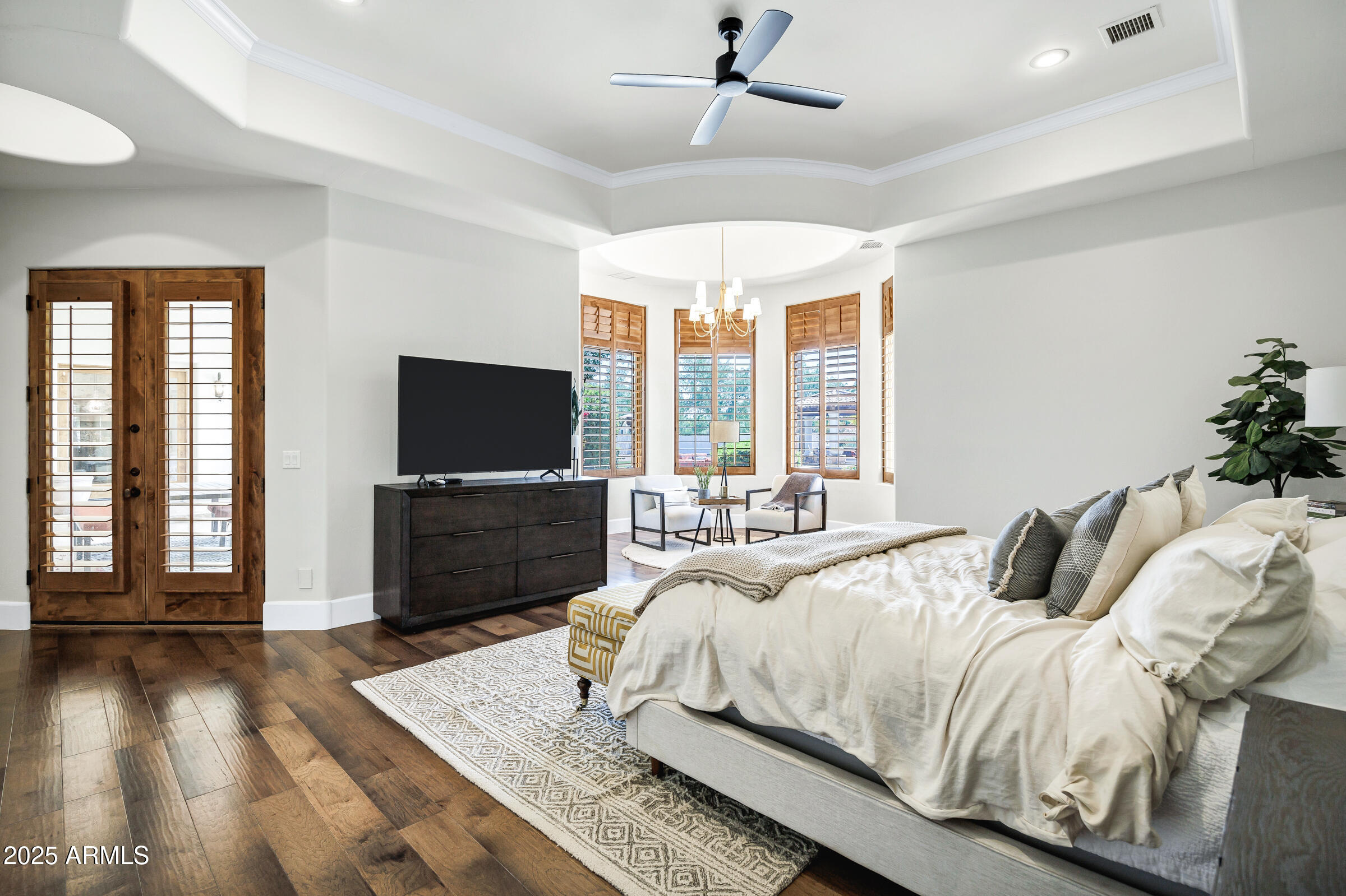 2527 E BEECHNUT Court