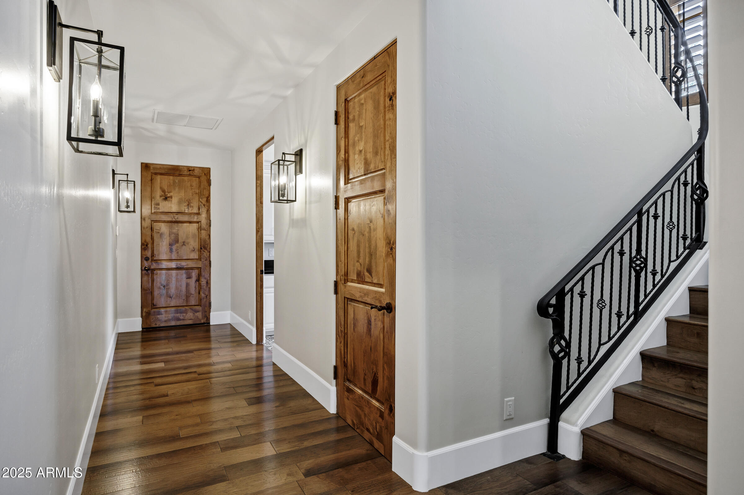2527 E BEECHNUT Court