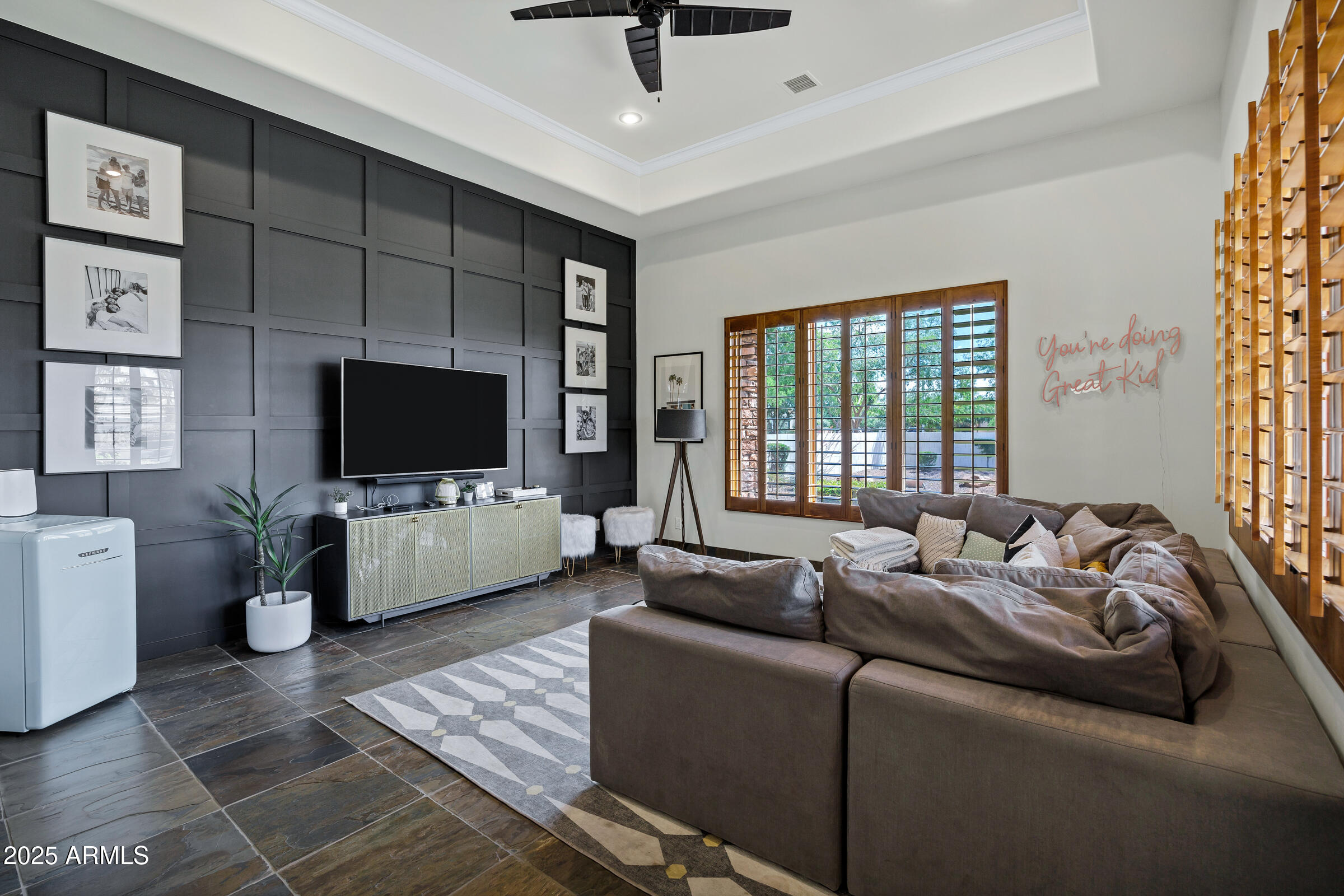 2527 E BEECHNUT Court