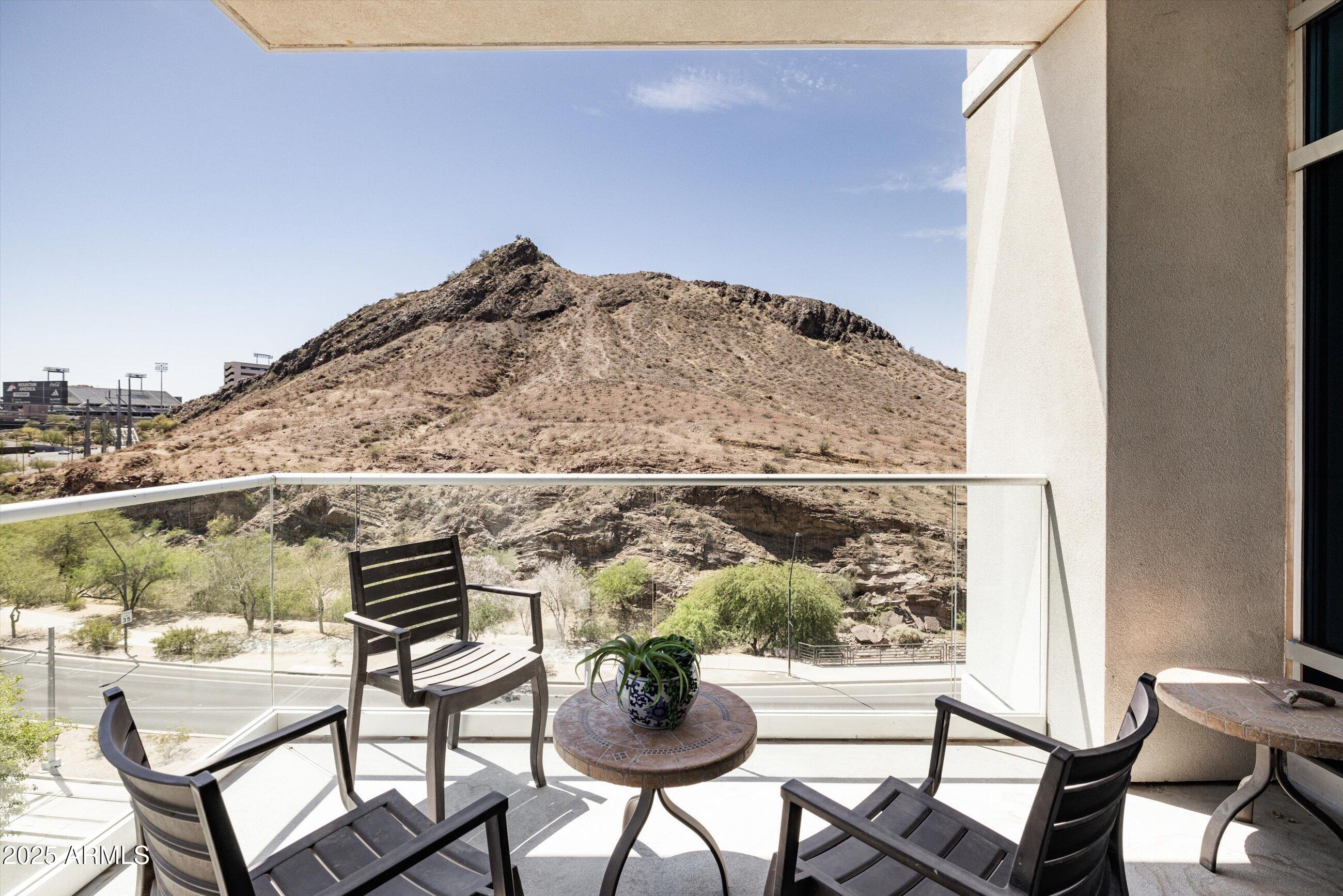 140 E RIO SALADO Parkway, 512