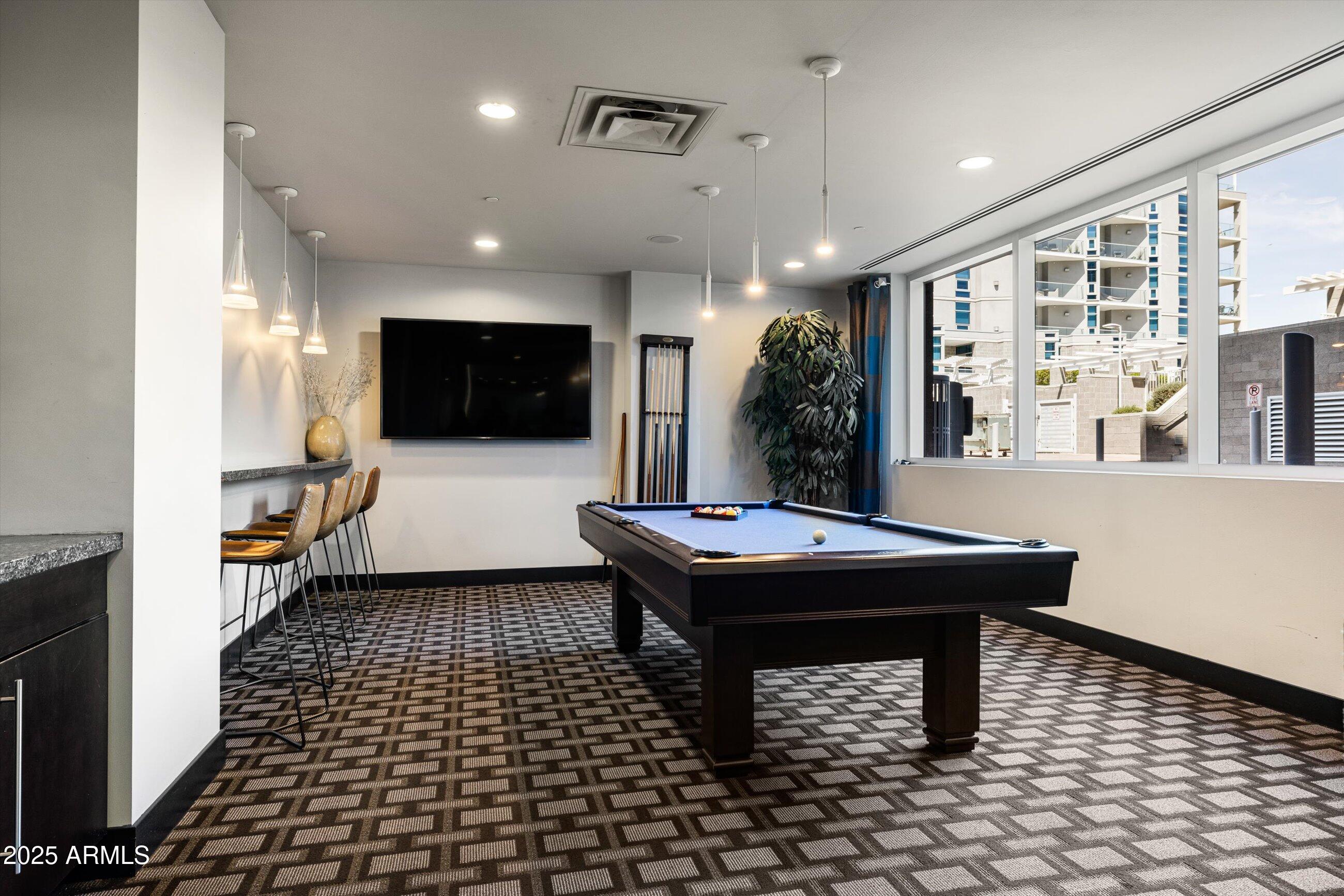 140 E RIO SALADO Parkway, 512