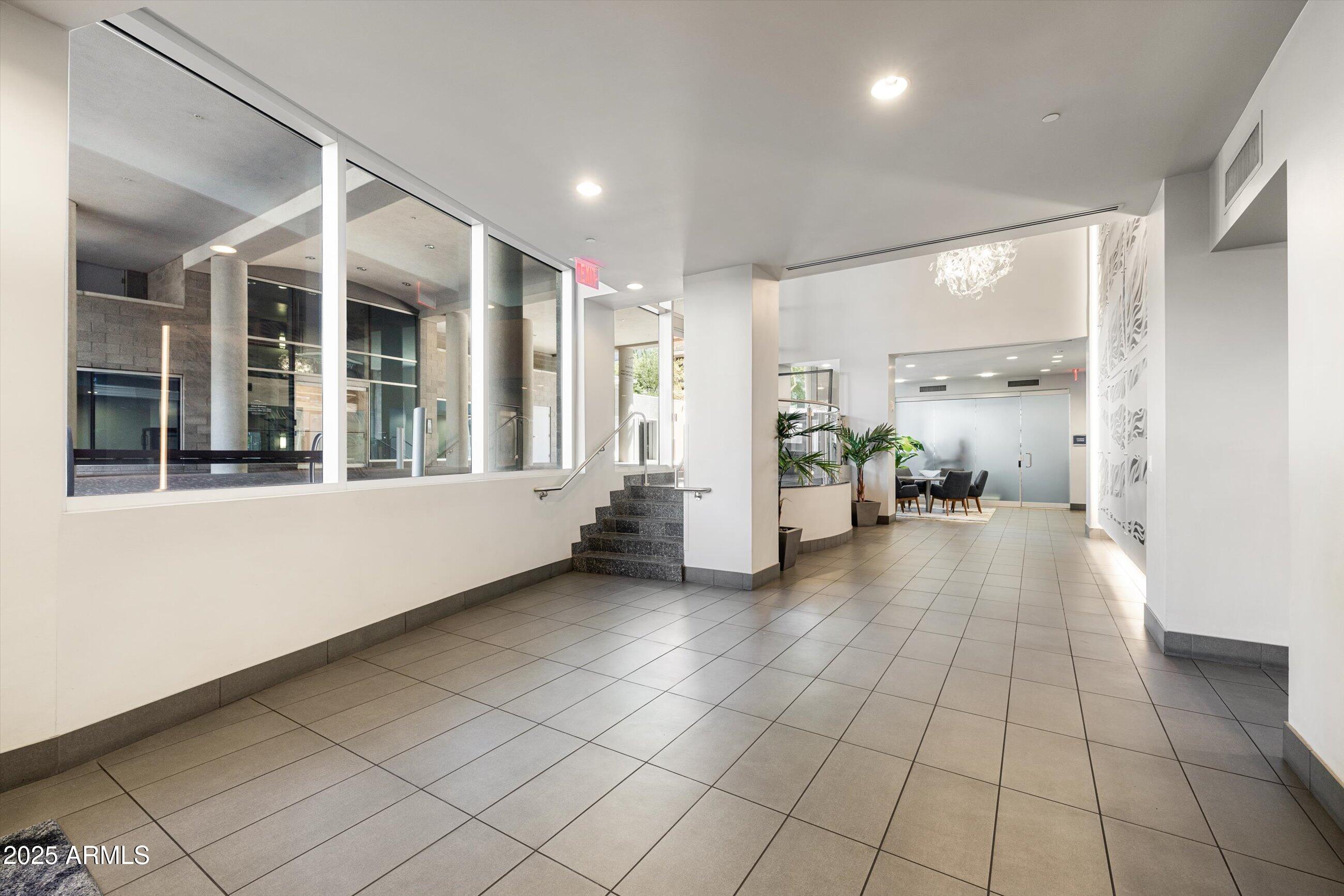 140 E RIO SALADO Parkway, 512