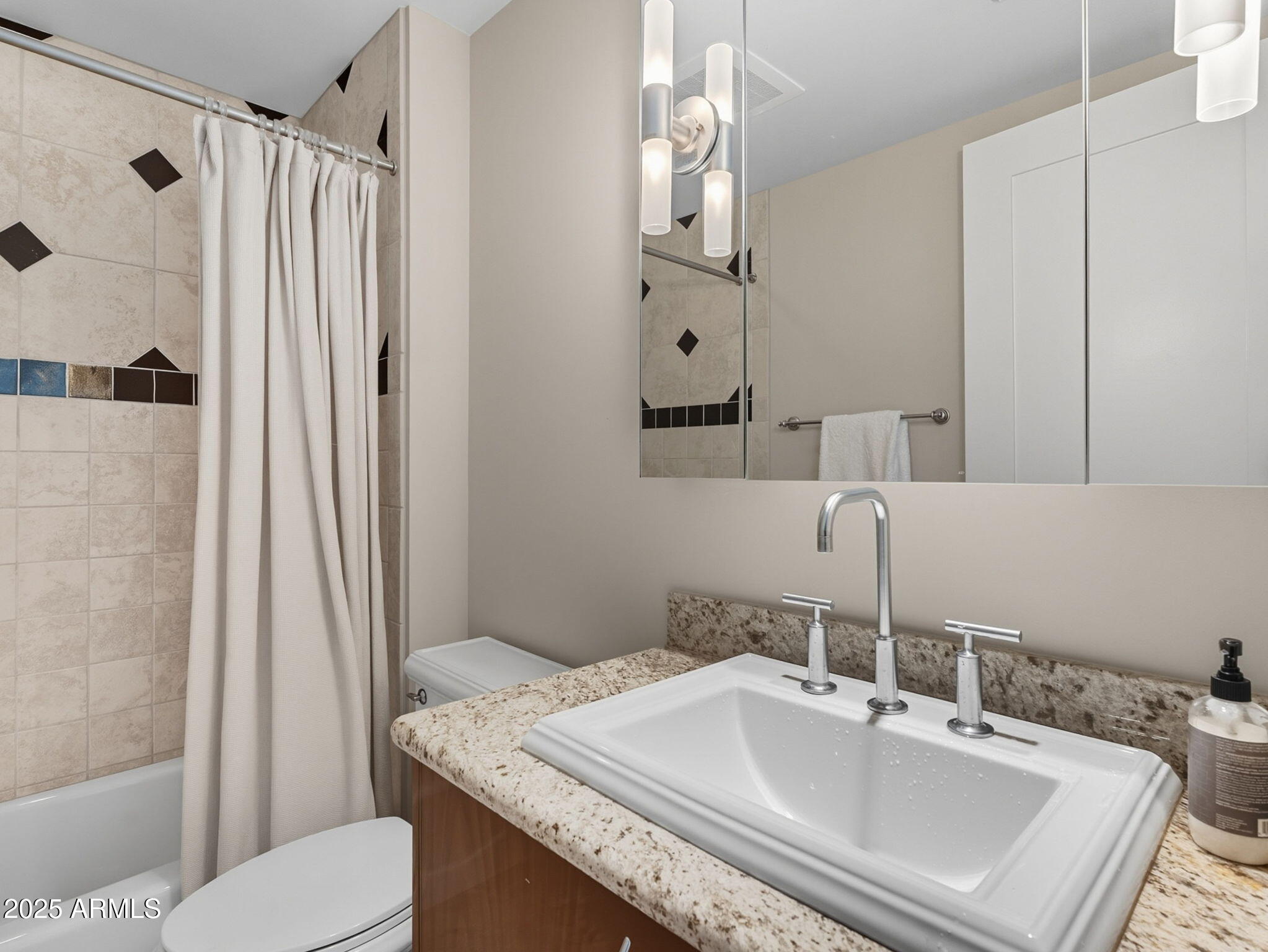 140 E RIO SALADO Parkway, 512