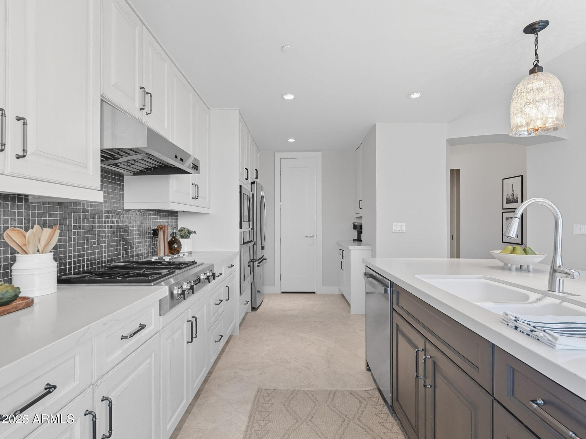 140 E RIO SALADO Parkway, 512