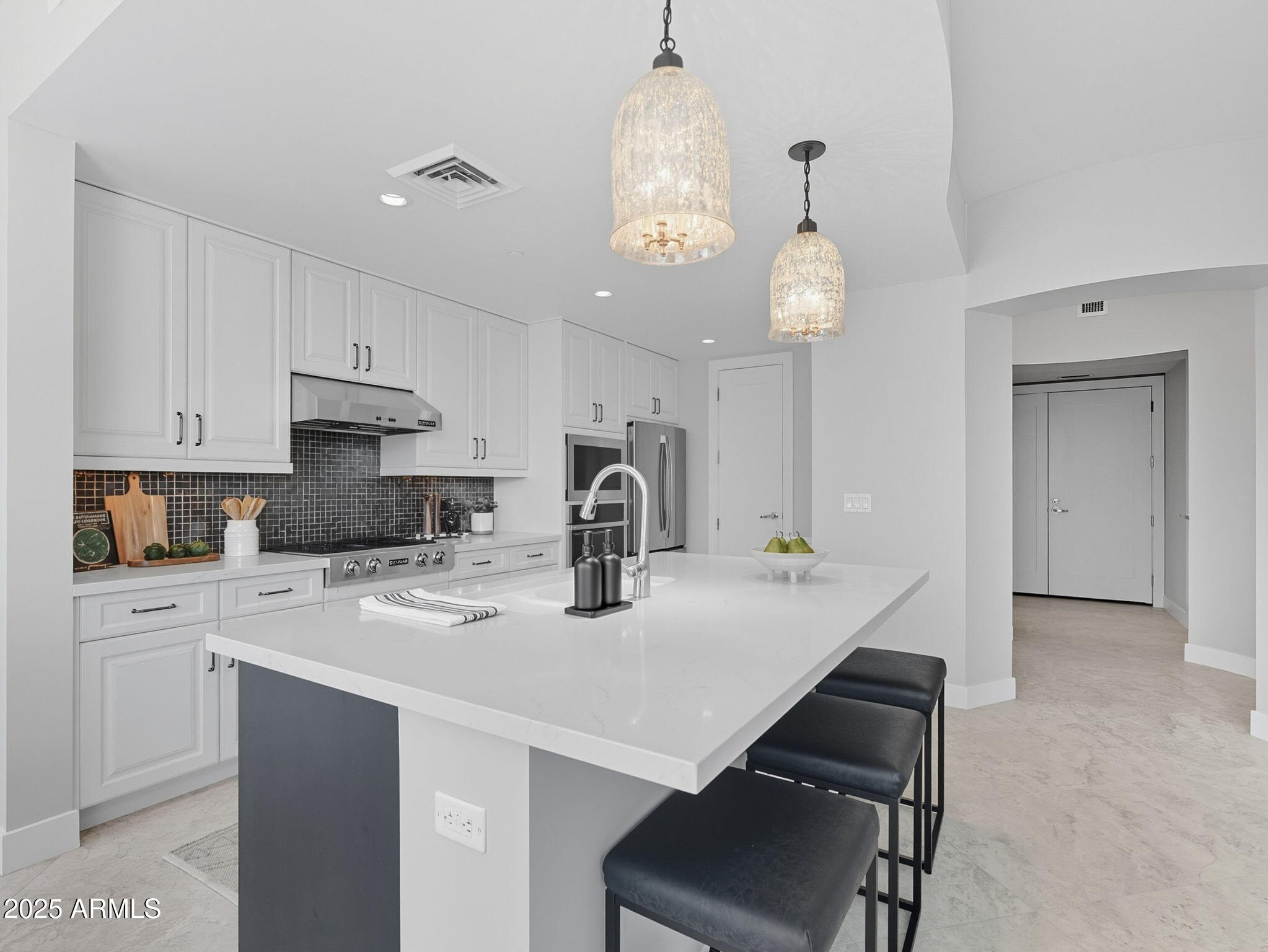 140 E RIO SALADO Parkway, 512