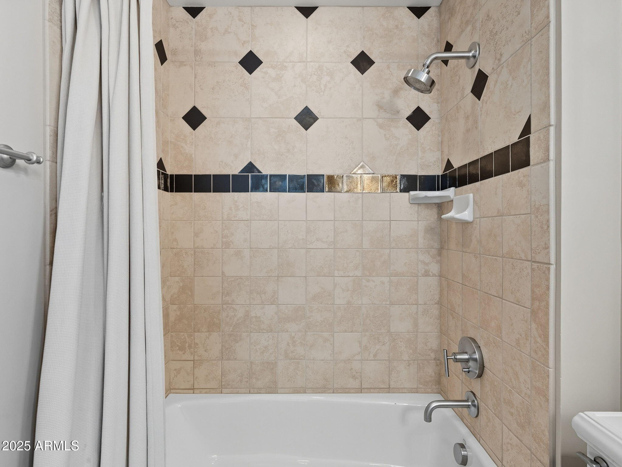 140 E RIO SALADO Parkway, 512