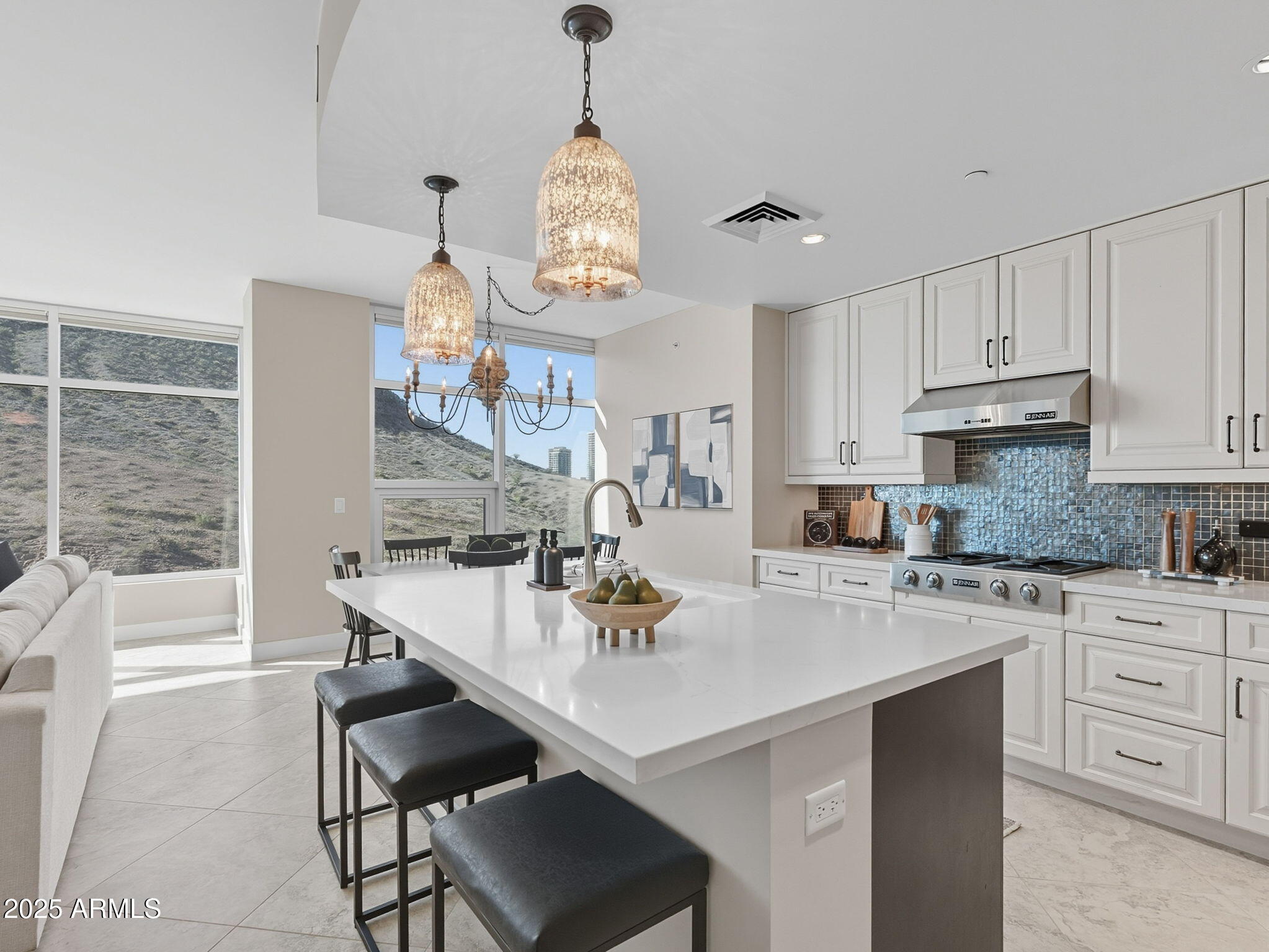 140 E RIO SALADO Parkway, 512