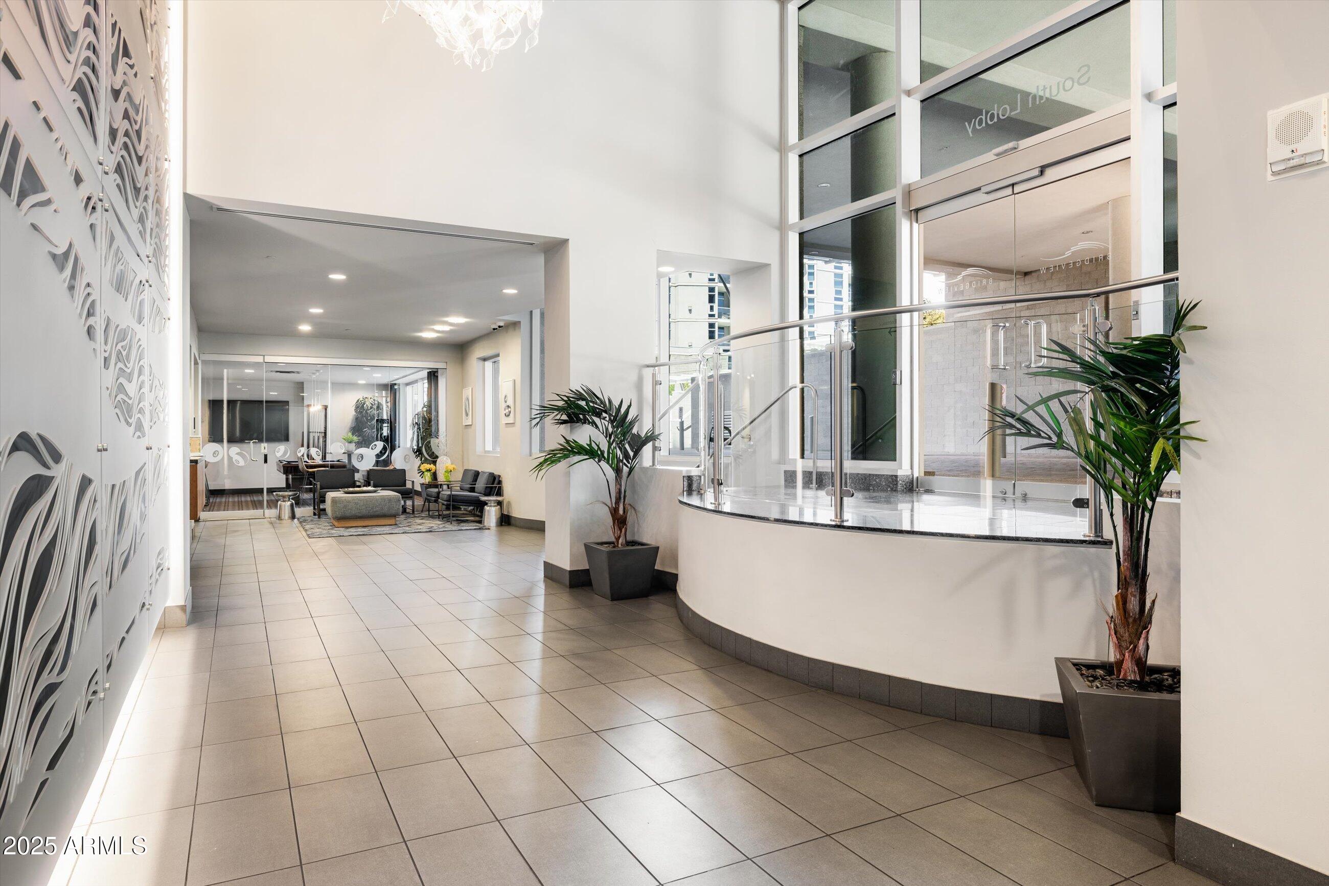 140 E RIO SALADO Parkway, 512