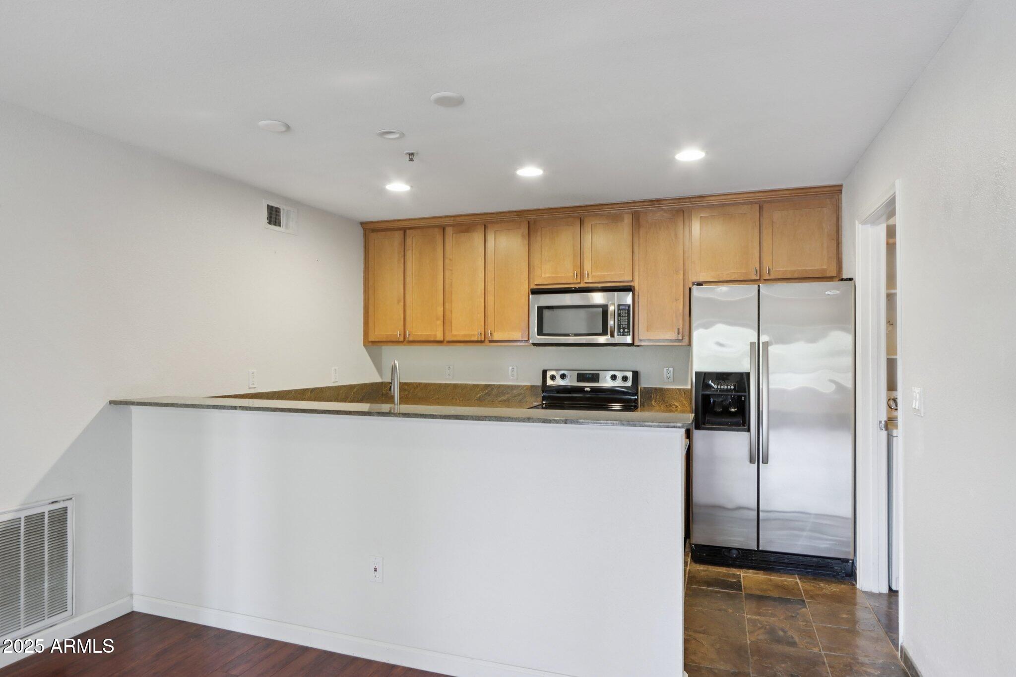 4704 E PARADISE VILLAGE Parkway N, 321