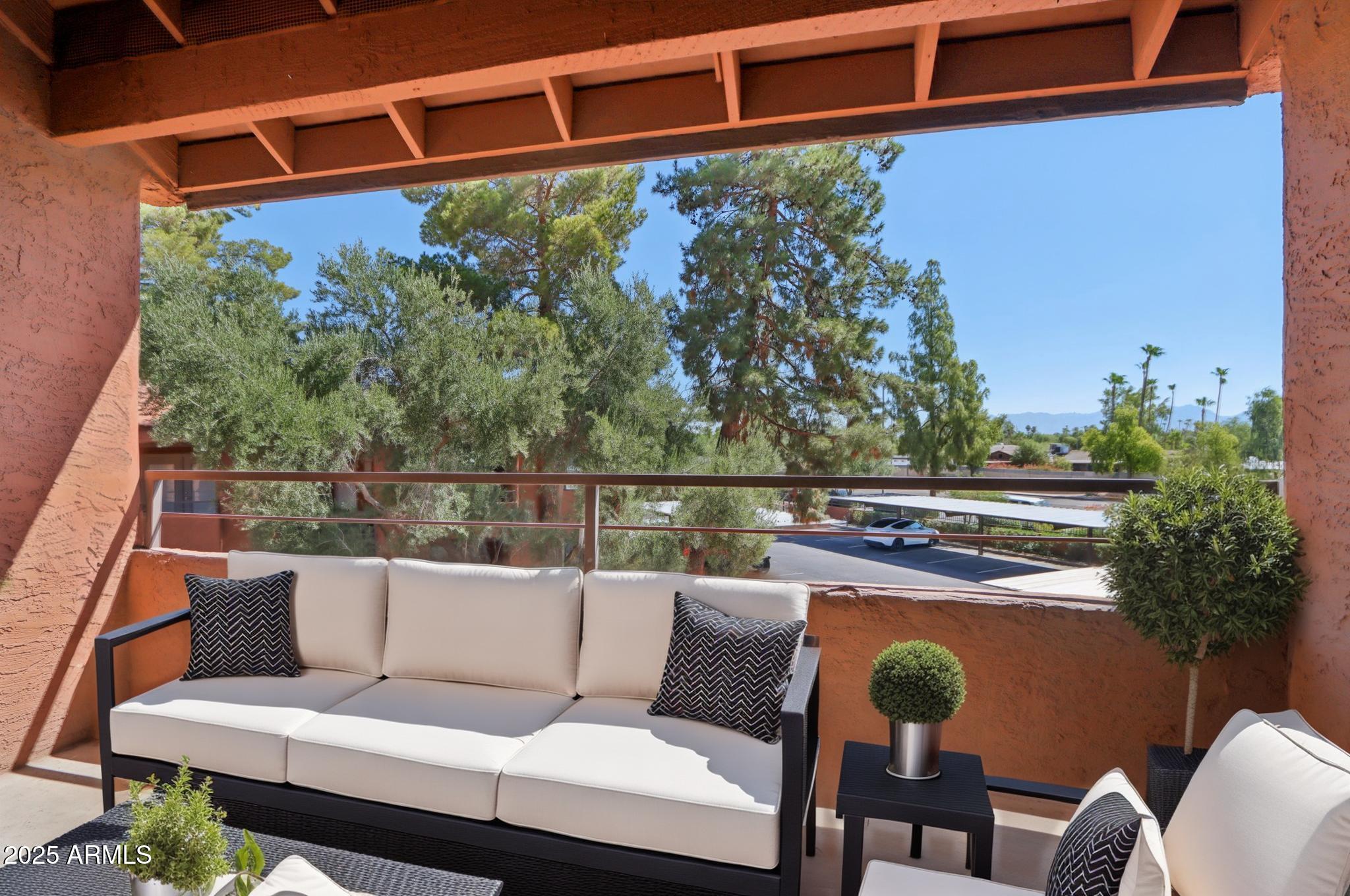 4704 E PARADISE VILLAGE Parkway N, 321