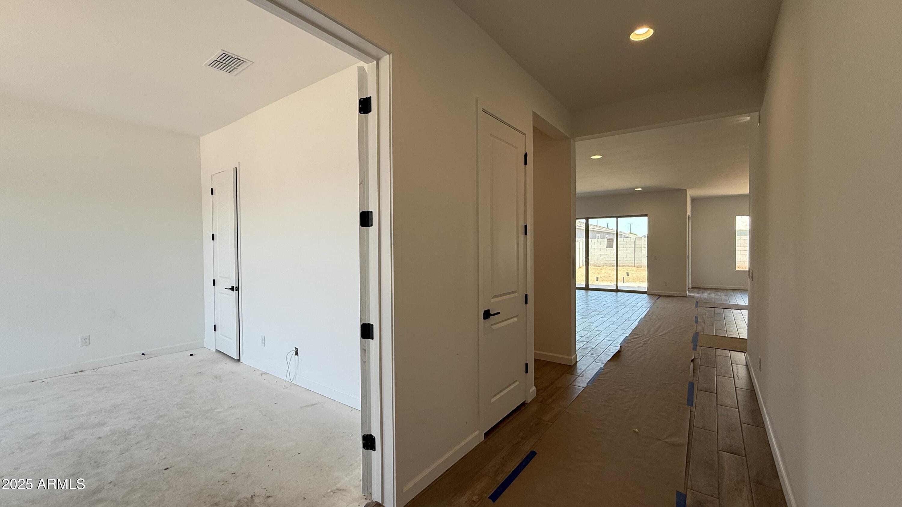 11444 E UTOPIA Avenue